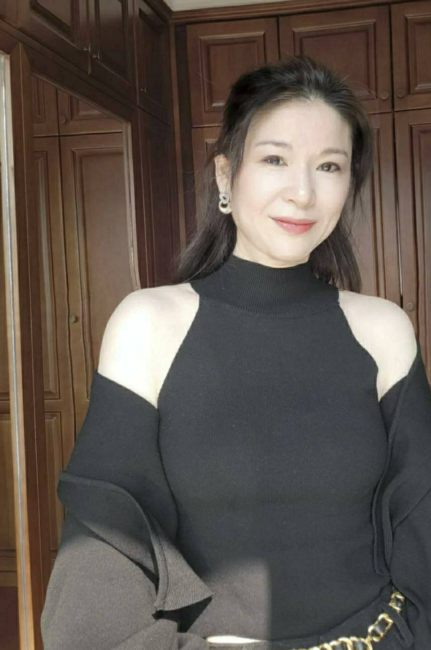 49岁离异初中女教师的别样年华，附一张她女儿照






7 / 作者:乱世逍遥 / 