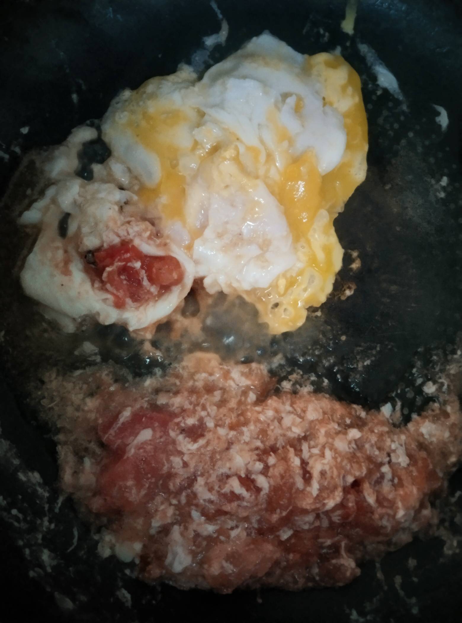 番茄炒蛋。。。这手艺飘忽不定啊最近没毛凑合吃吧



81 / 作者:冰淇淋夏天 / 