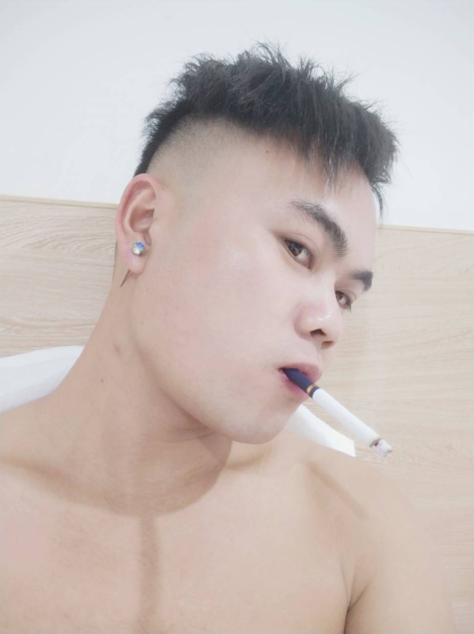 老哥们早上好！发个小毛吧，有中行上海卡的老哥看过来，电子二类三类都可以。关注上海45 / 作者:回忆如烟烟如梦 / 