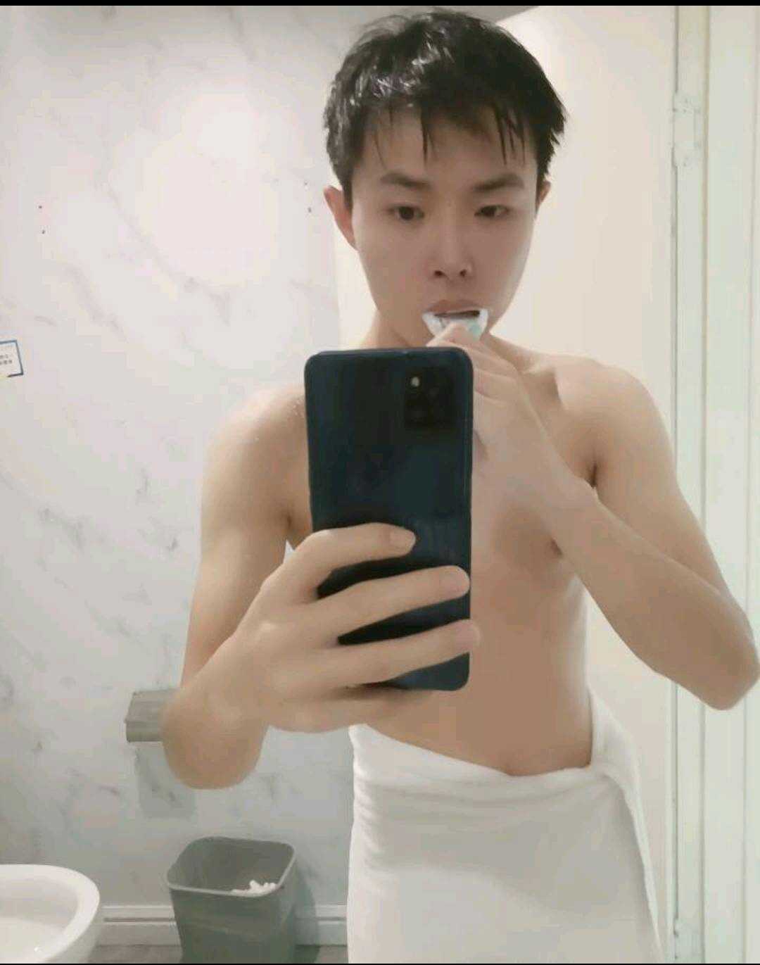 天桥下好多蚊子

46 / 作者:朱铁胆 / 