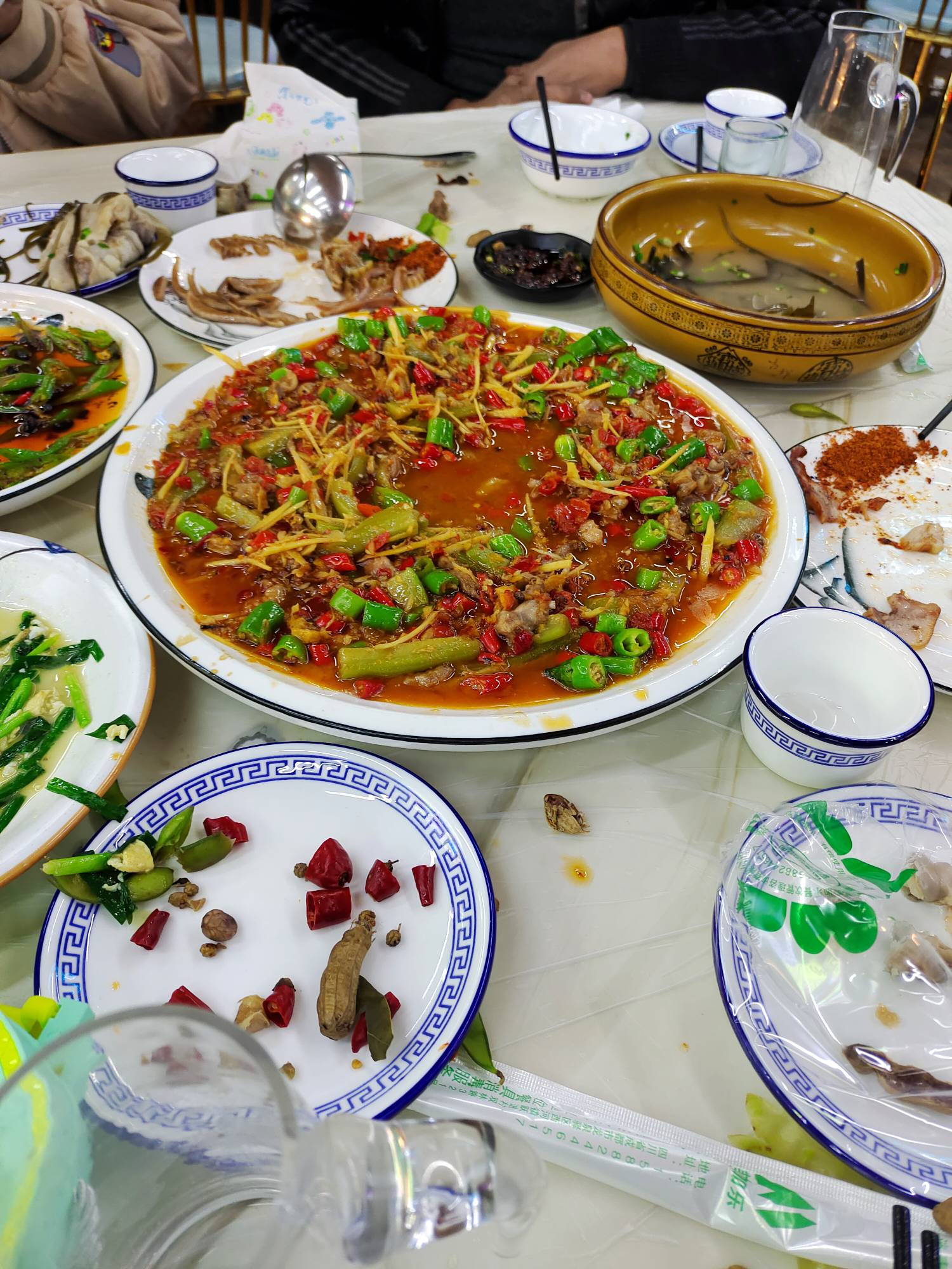 兄弟们，兔子肉，猪脚都很香，但是需要努力赚钱才能拥有。离过年就32天了，别躺平了，77 / 作者:我是一只小鸟啊 / 