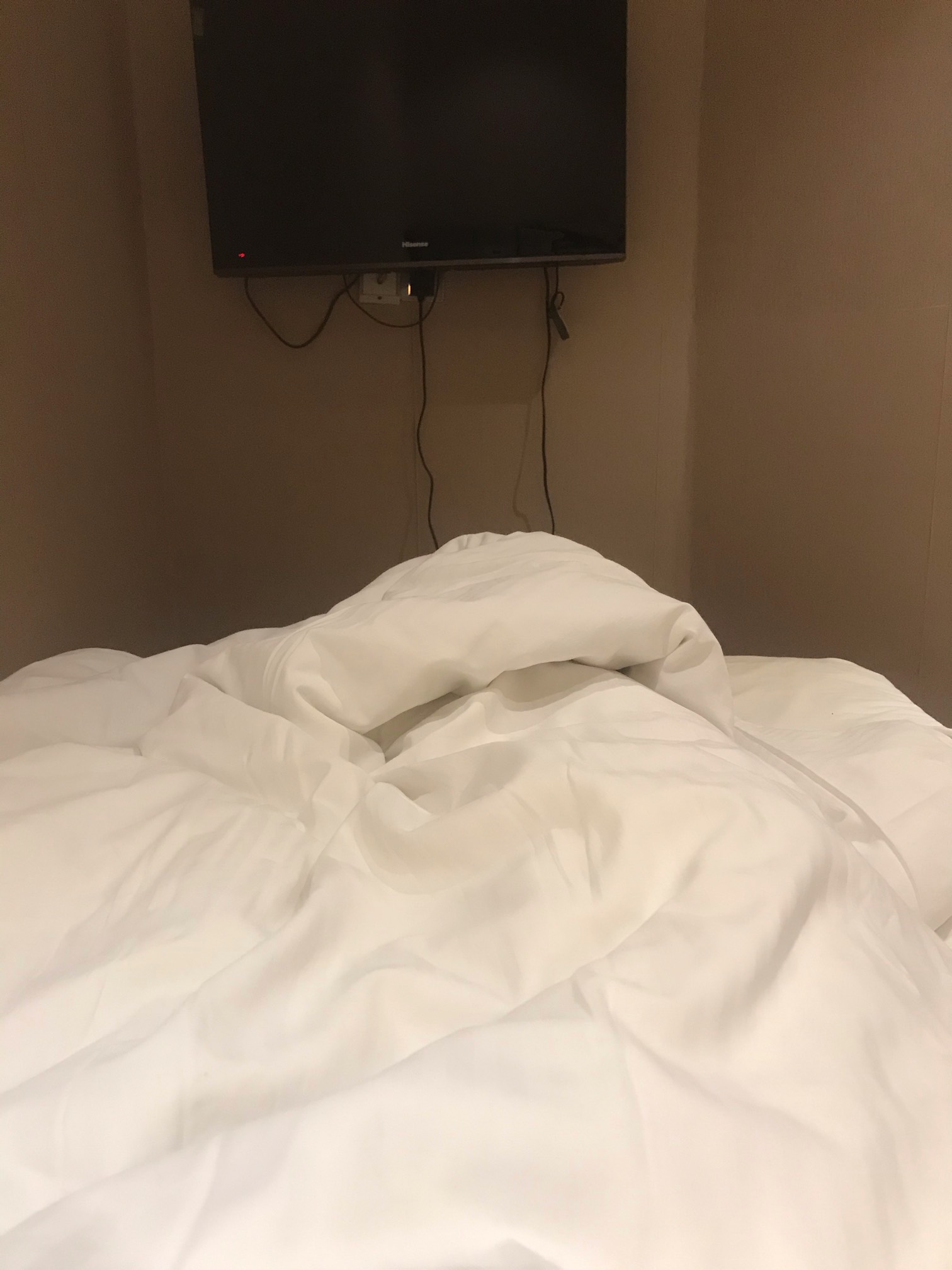 跑路第一天，心里五味杂陈，想想从开始到现在的结局，只有未来去填补.

42 / 作者:东杰大帝 / 
