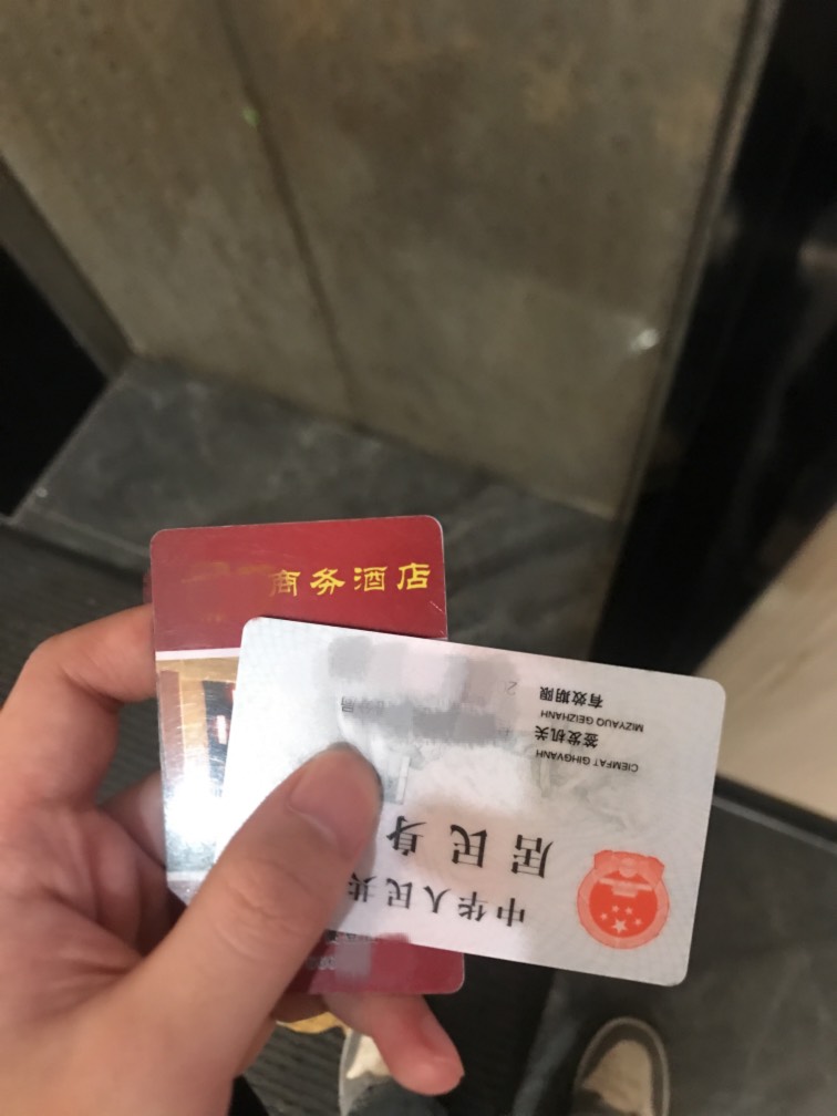 后续

把我东西拿走之后来了一个人问我吃午饭了吗
我说没有，他就去给我买了卤肉饭
然19 / 作者:张清屿 / 