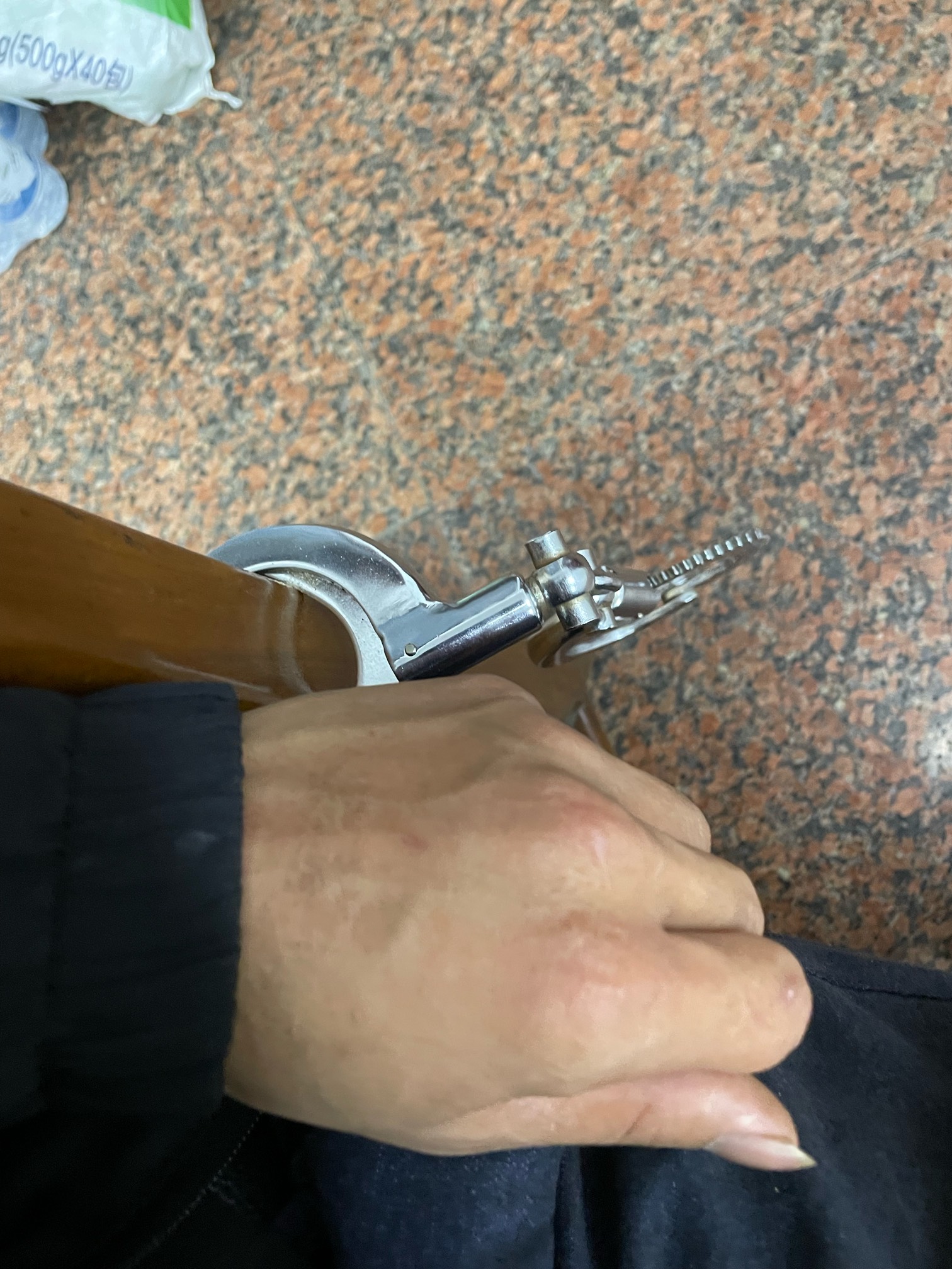 兄弟们，千万不要搞犯法的事情，刚刚保释出来

95 / 作者:尐米蟲♡ / 