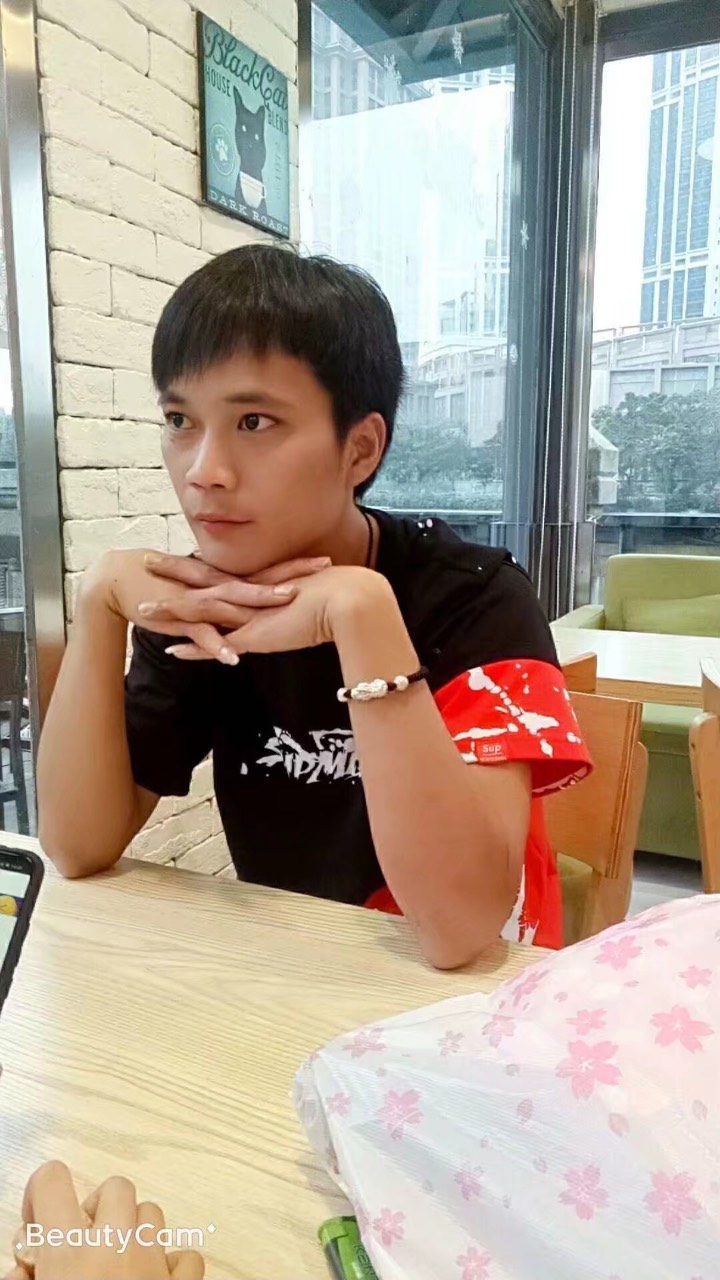 昨天骗eb实名的c生 骗我的实名拿去干嘛的呢  今天还好找回来了 老哥们别被骗了 




18 / 作者:那些几十年 / 