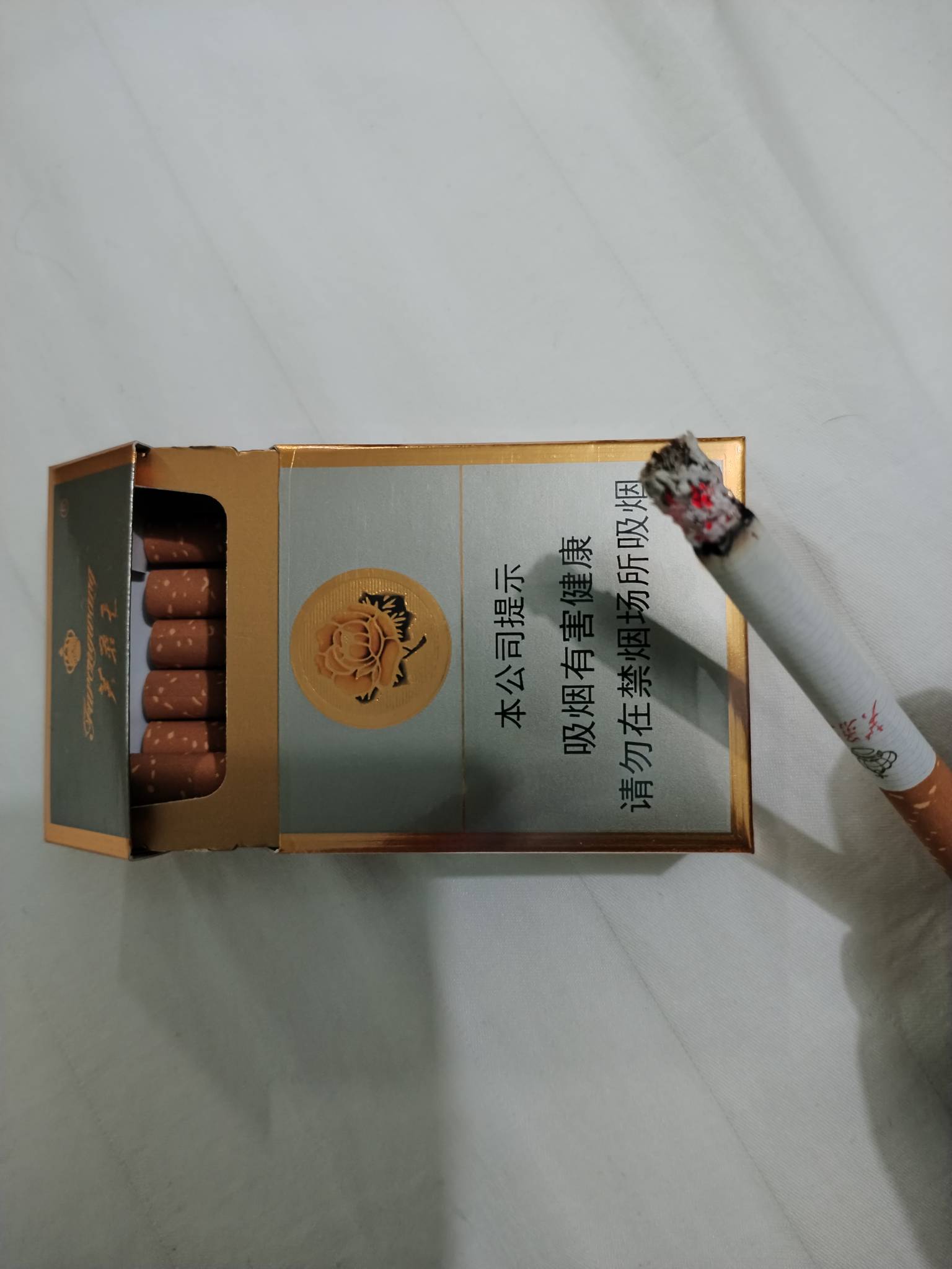 你们烟瘾大吗，老哥们，平时我自己一天得两包芙蓉王，再搭配一包50的和成天下槟榔，湖65 / 作者:恭喜发财 ~ / 