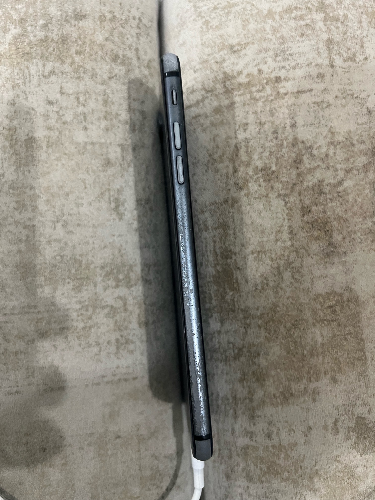 有没有懂得老哥知道这8p还能多少出？64g国行，除了边边有点磨损，其余没有任何问题，0 / 作者:江影人 / 