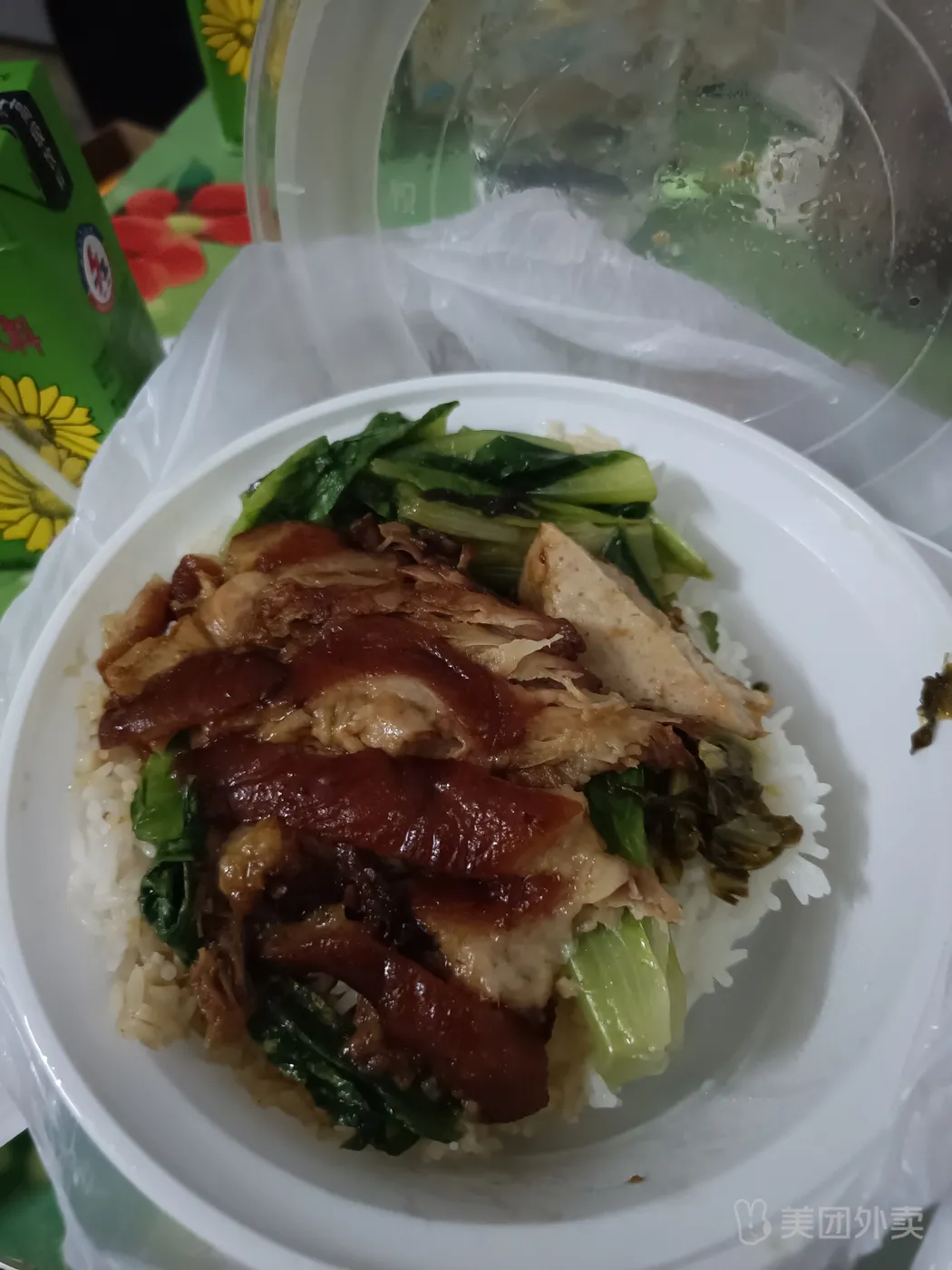 老哥们这家猪脚饭贼好吃，不讨论正宗的问题。好吃也卫生香。缺点就是美团拼饭份量少

12 / 作者:卡农社区超管 / 