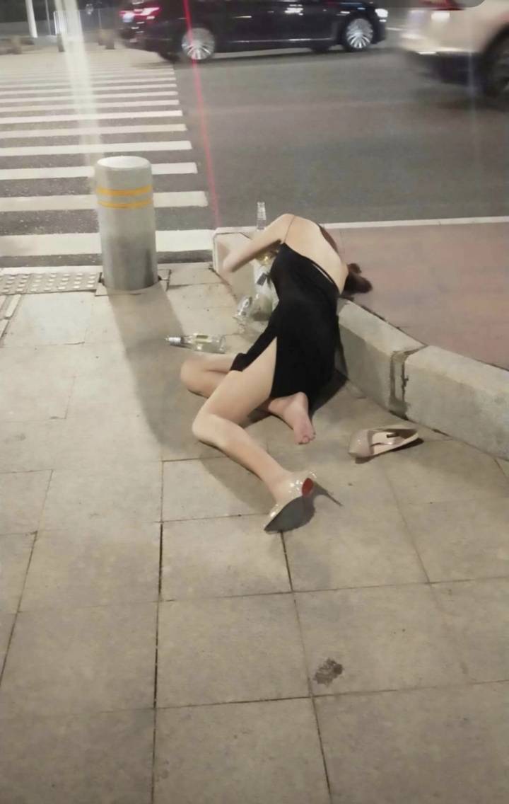 难搞哟，江湖救急没遇到好心人，这卡帝出了，看上的拿去，给个猪脚饭，马上换绑退出了20 / 作者:凑数人员 / 