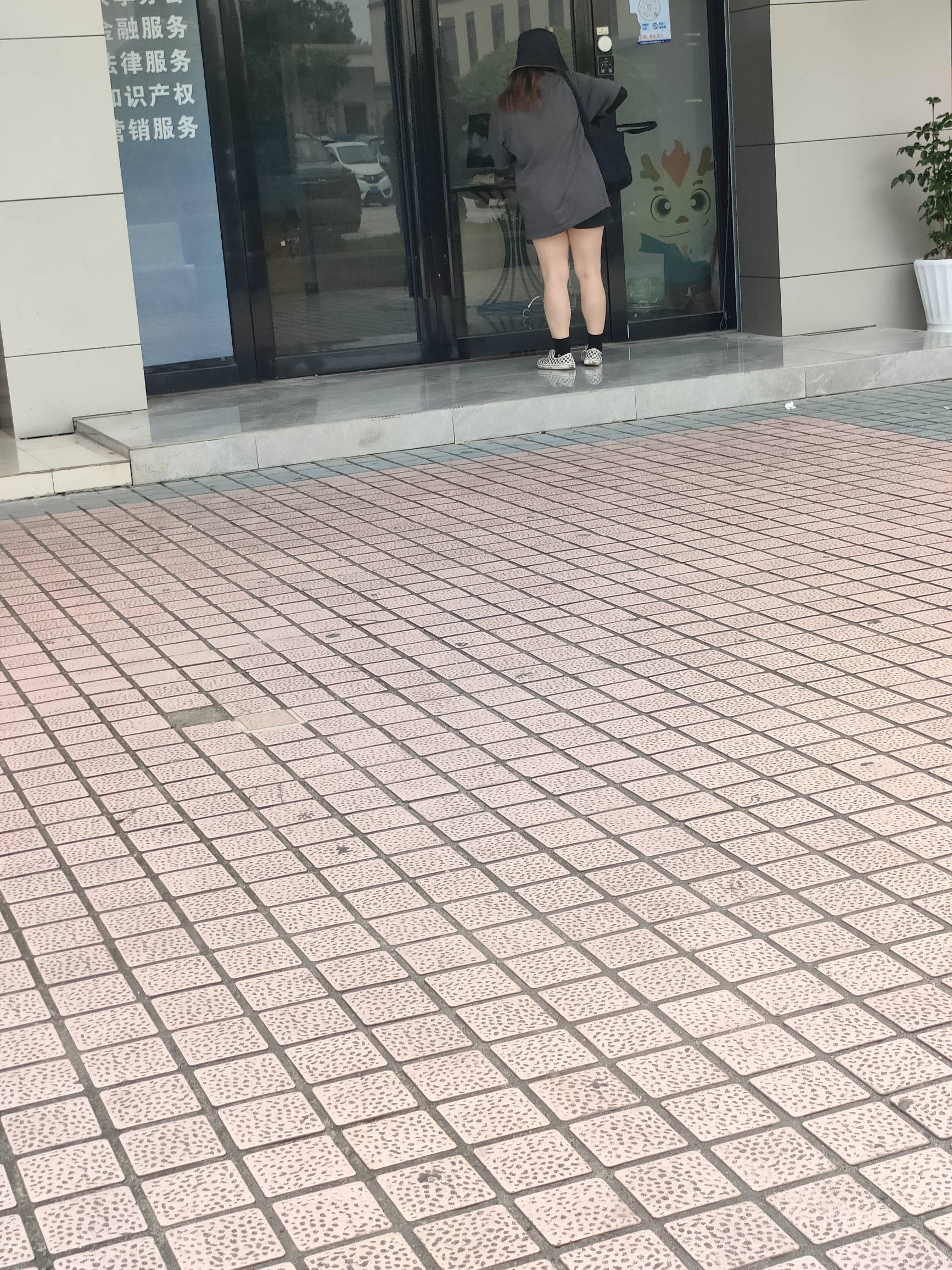 我微信零钱被司法冻结，今天刚好满一年了，明天是不是会自动解冻呢，我是信用卡逾期，32 / 作者:心痒痒 / 