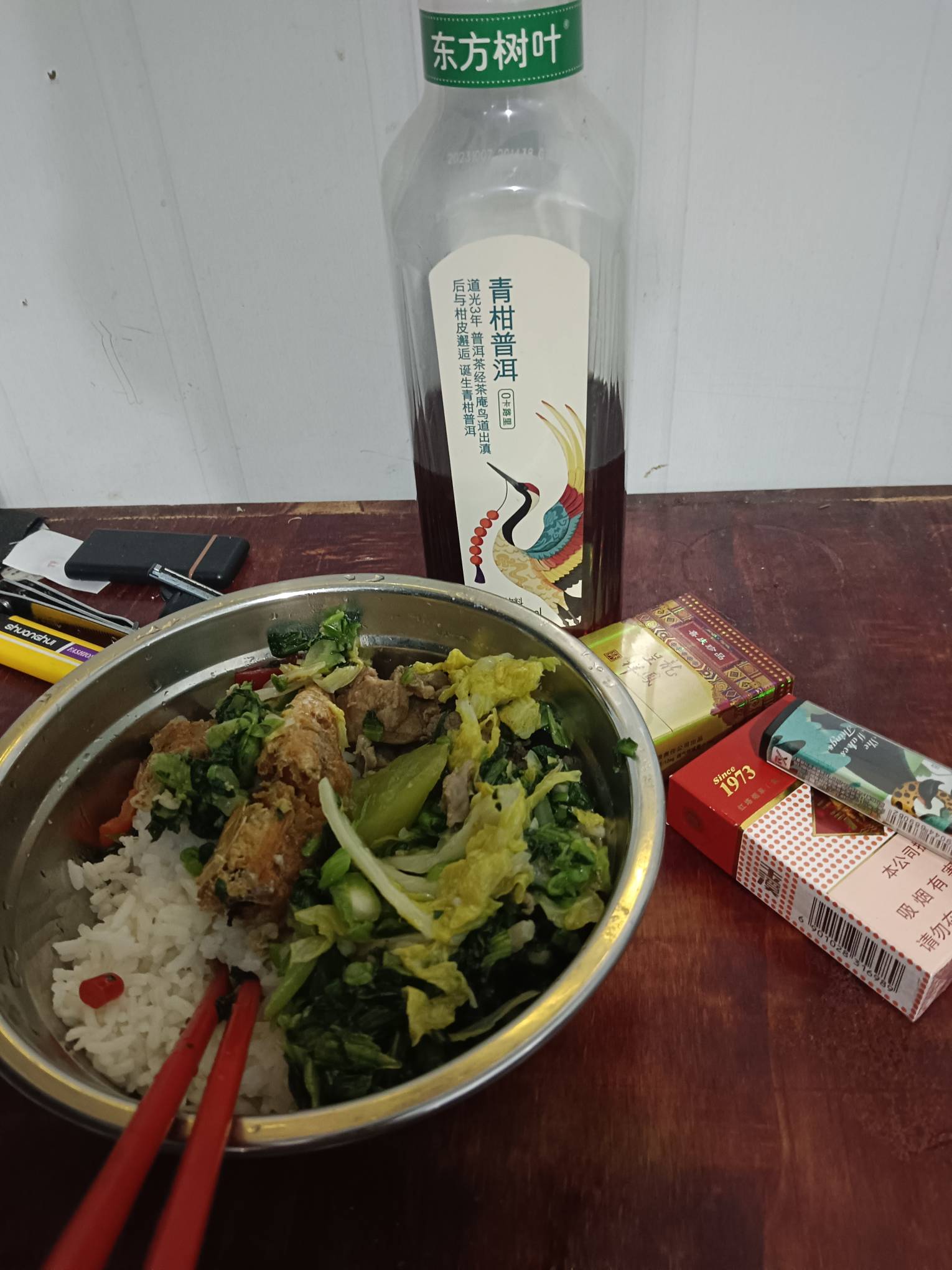 下班了。
工地10元T餐。
申请无可申请。
努力搬砖上岸。
祝各位老哥都能找到出路，早7 / 作者:gf欧克卢锯 / 