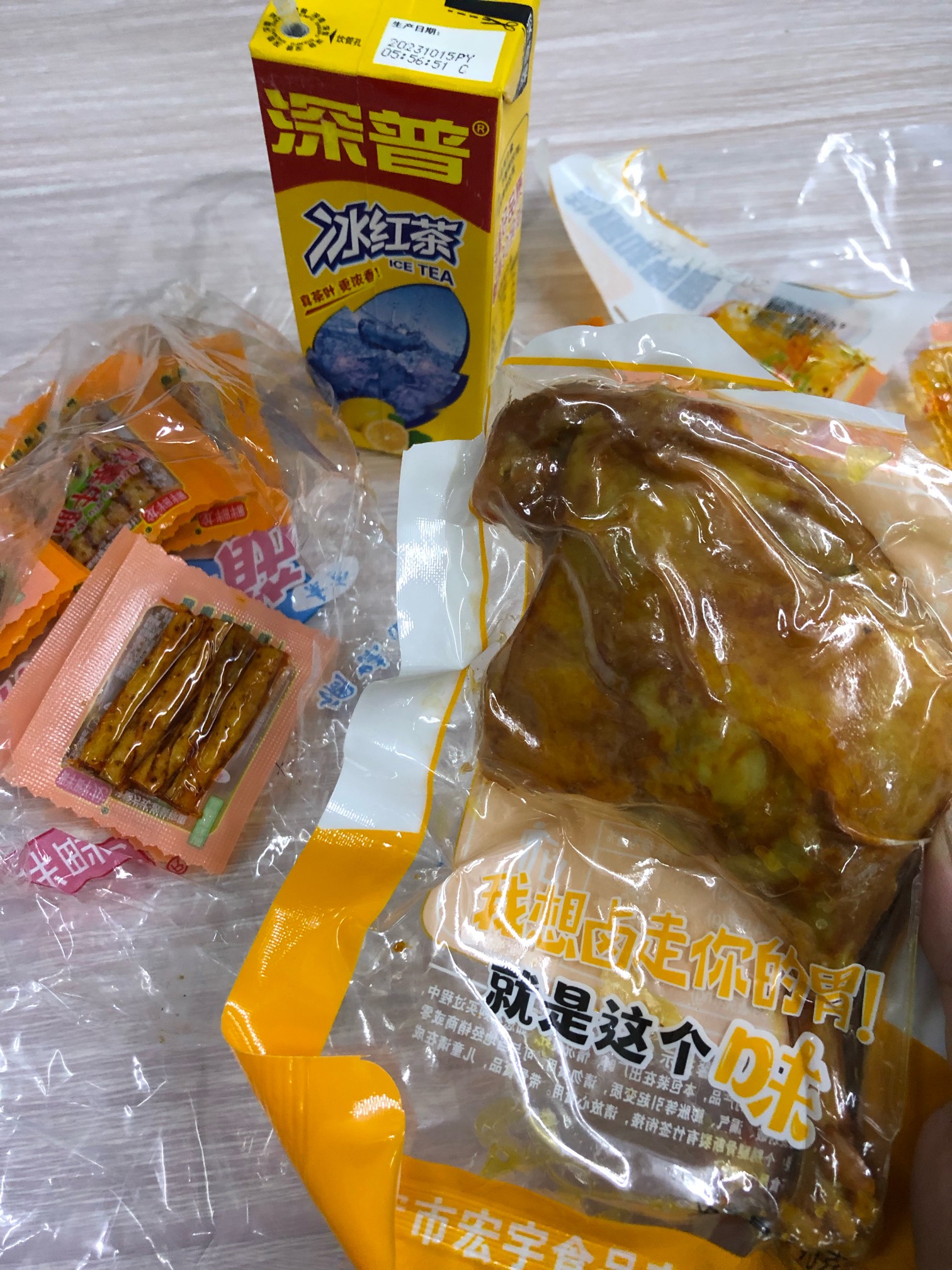 早餐简简单单鸭腿冰红茶，辣条

12 / 作者:公子我乃世无双 / 