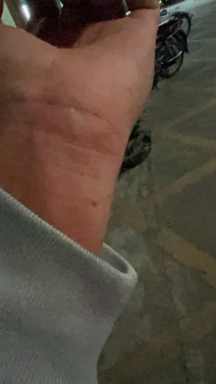 大晚上洗个澡给这玩意干了一下，有点热


28 / 作者:小小卡怪i / 