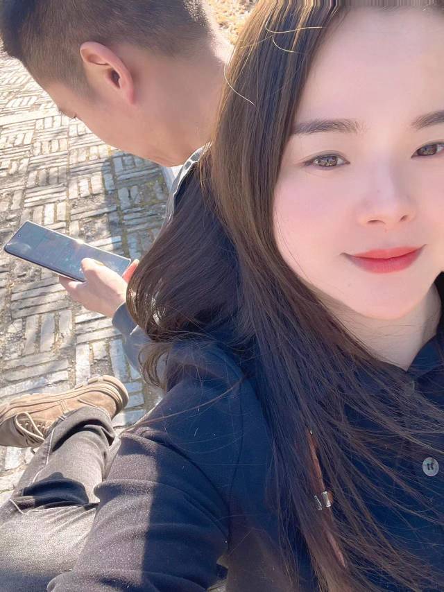 陌陌上搭了个女的离婚七八年了，现在她有男朋友并且同居两年多了，再她身上花了有一万10 / 作者:戒赌大使 / 