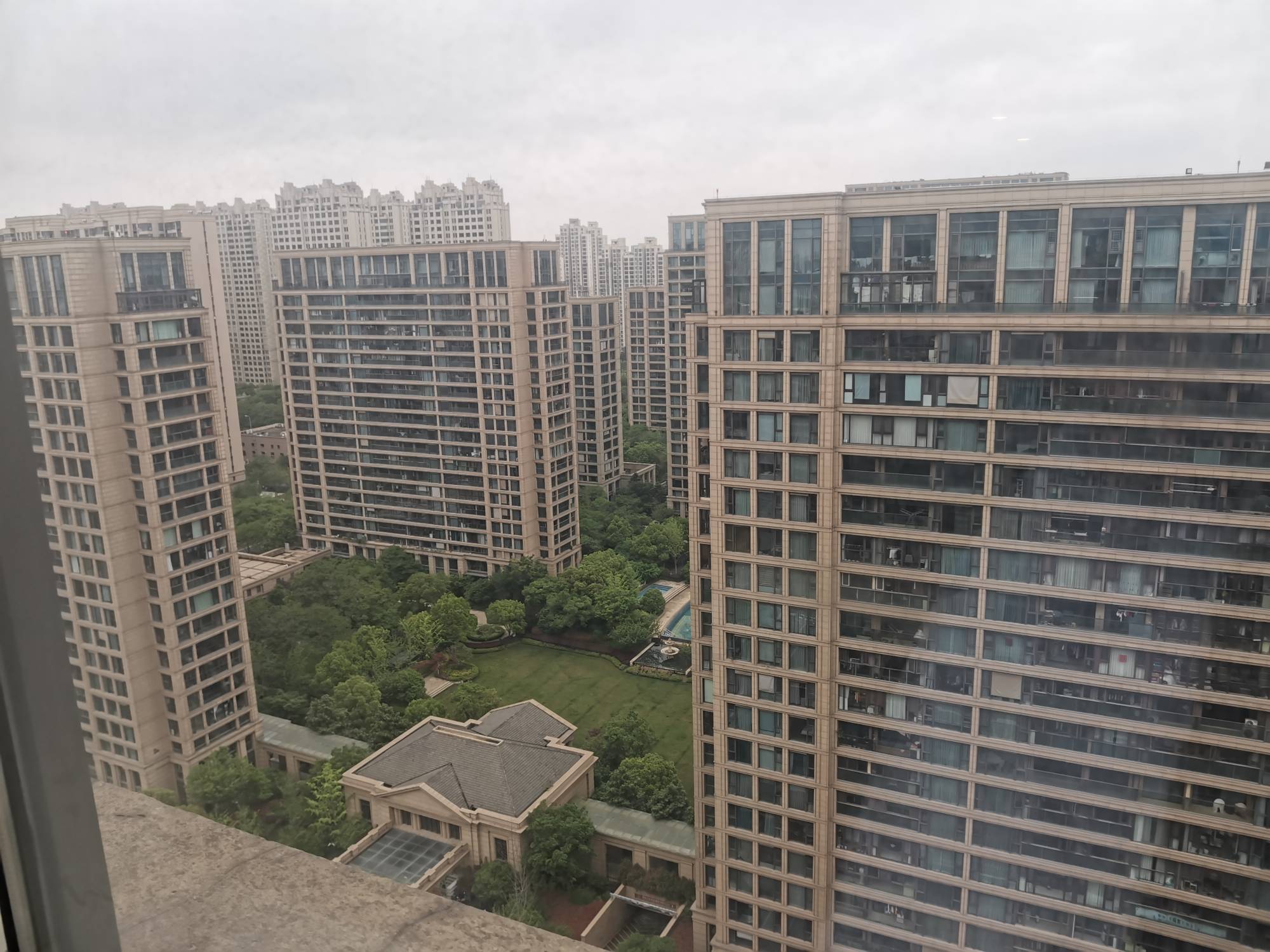 老哥们这种挂壁酒店公寓住着还挺舒服的






12 / 作者:无锡Niko / 
