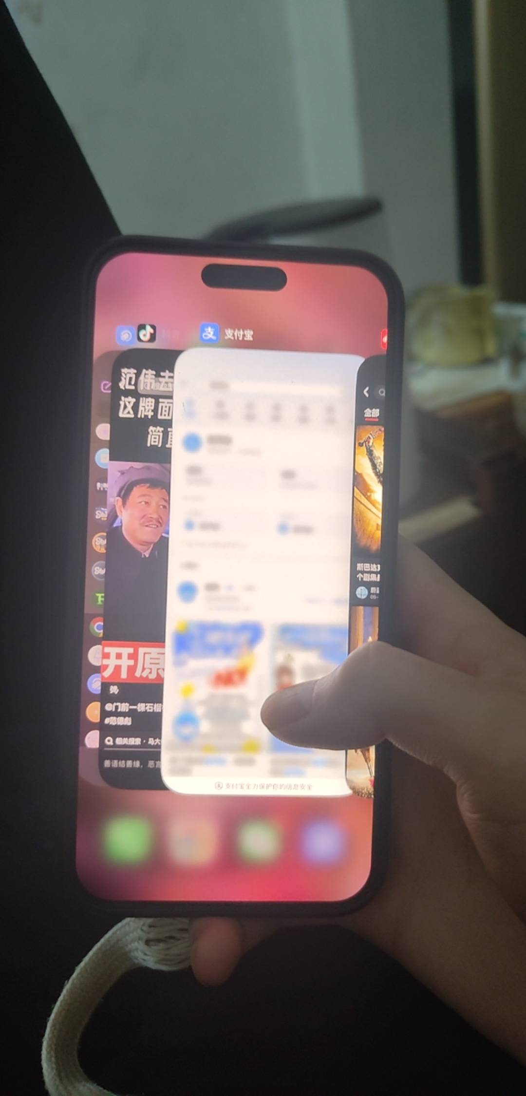 有苹果iPhone 15 Pro Max的老哥，去海鲜市场挣钱去吧，最近挺火的

48 / 作者:王思聪！ / 