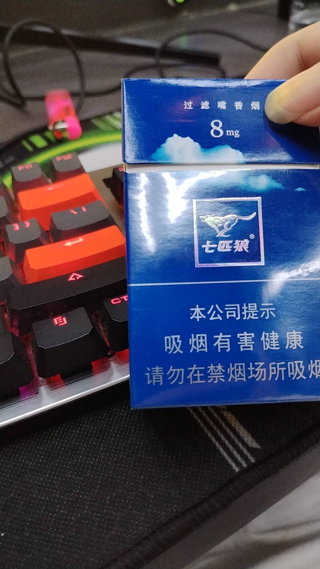 昨晚拿硬币去买的10块  今天送了8块搞1300出来  去拿现金了  太苦了。

7 / 作者:炫迈咬不断 / 