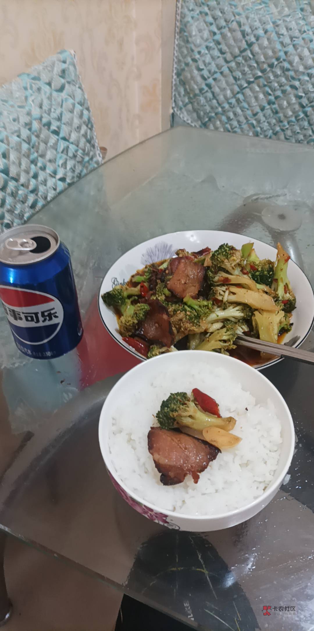 晚餐开饭，15分钟搞定

酱五花腊肉，西兰花

粳米饭











68 / 作者:朝歌夜弦 / 