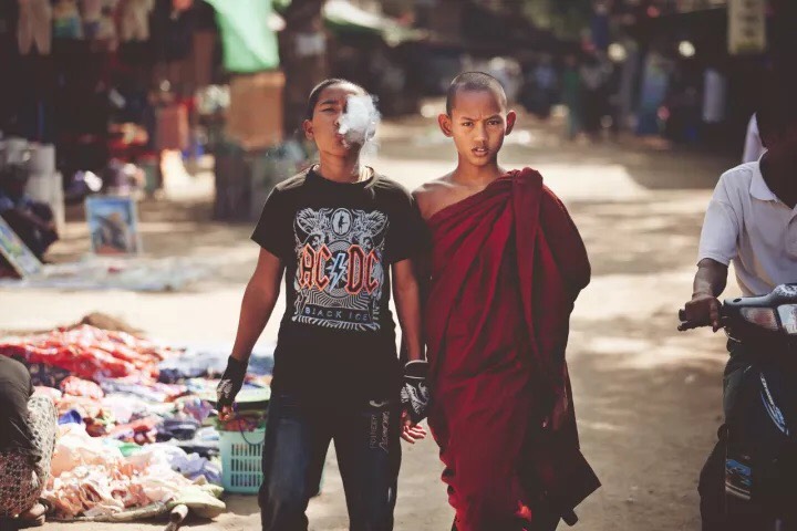 在广东的老哥 最近真别d了 这边正在严打 电话传唤过去就要按头 拘留 不像以前口头教育82 / 作者:温雅 / 