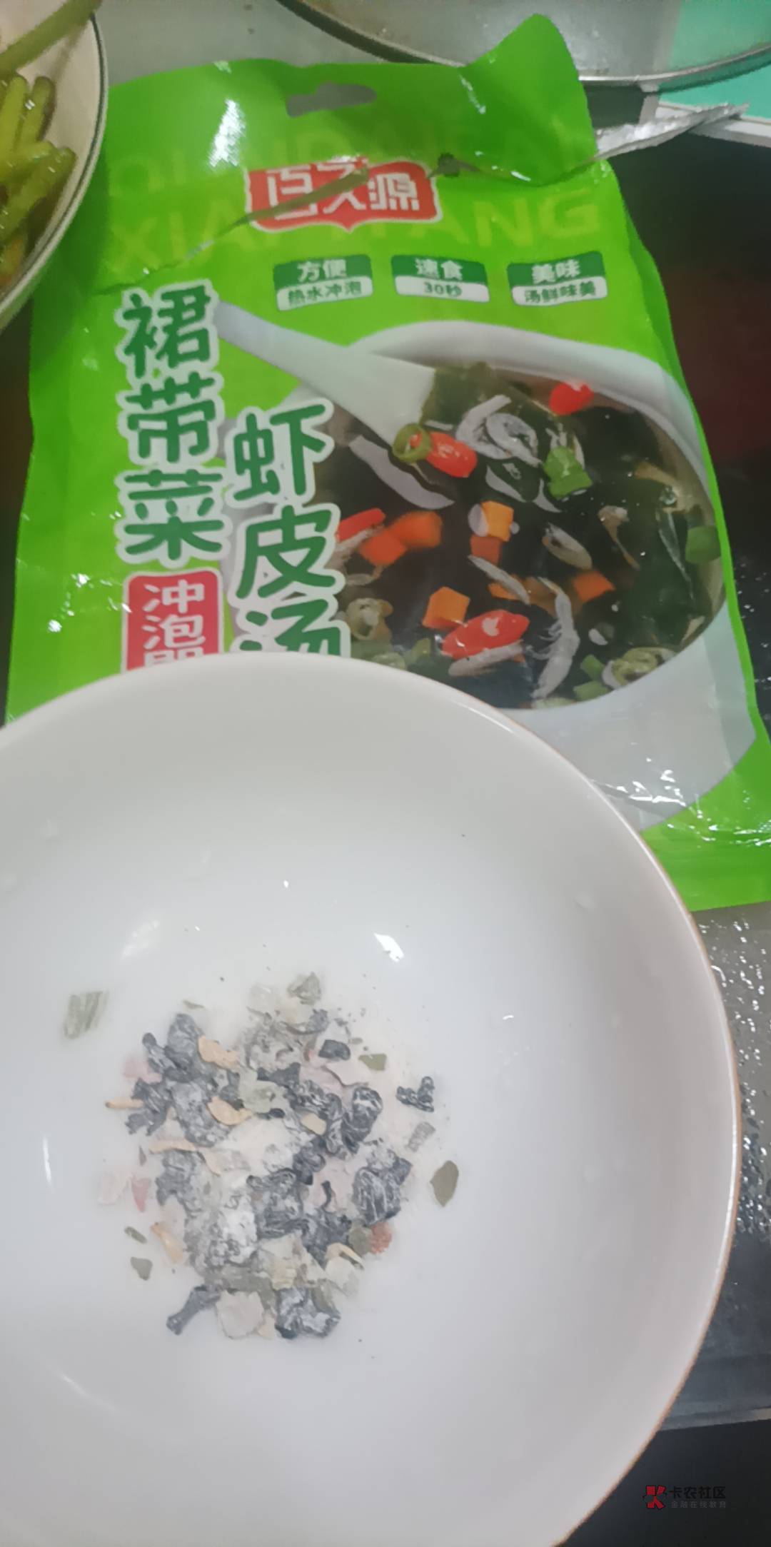 四菜一汤开饭

清蒸鲫鱼，鲜嫩肥美
腌制直接清蒸

蒜苔炒里脊肉，饭店都没我做的好吃
82 / 作者:朝歌夜弦 / 