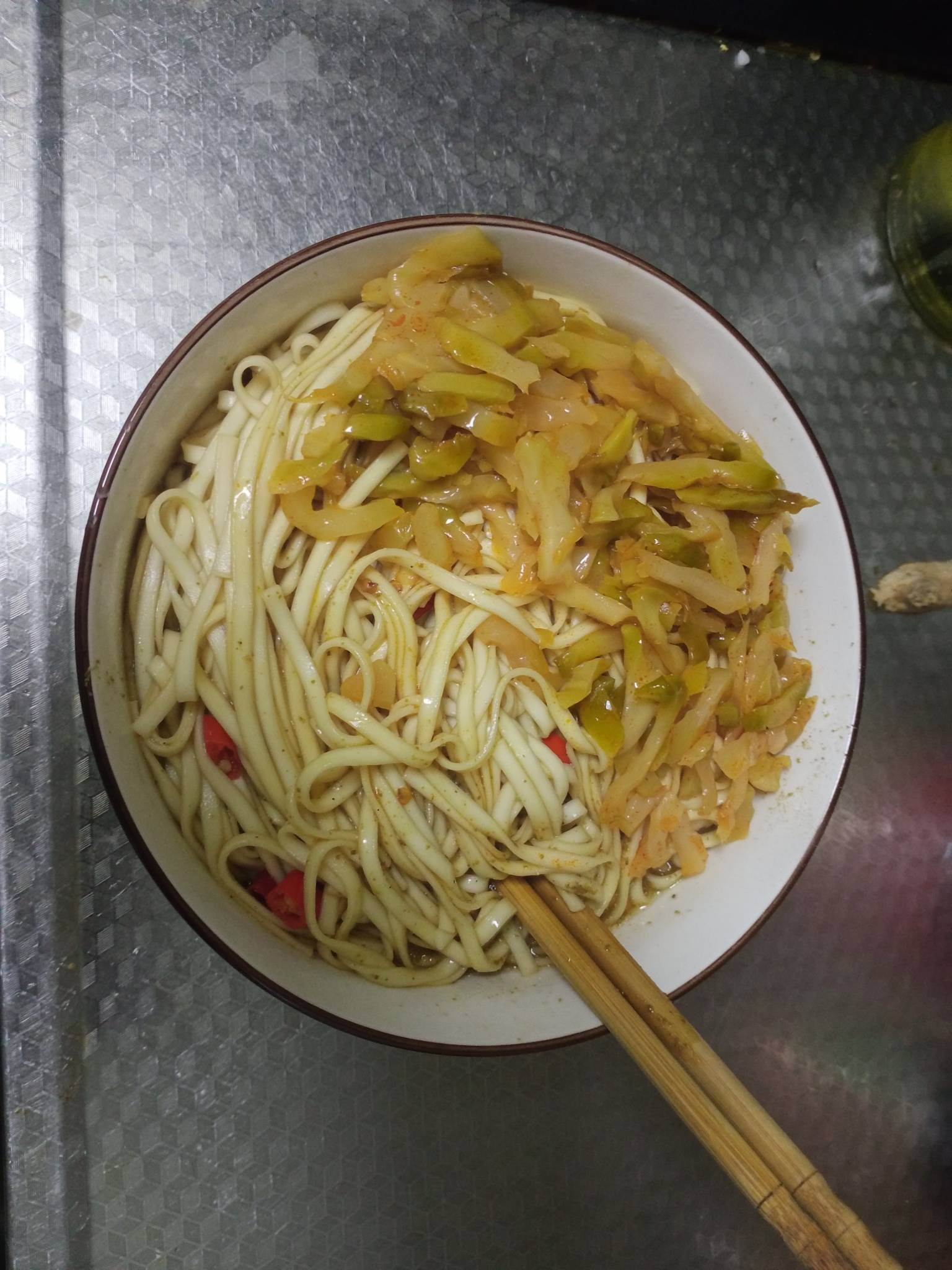 吃饭，菜太贵，只能吃吃挂壁面维持下生活了

7 / 作者:一站宜白路 / 