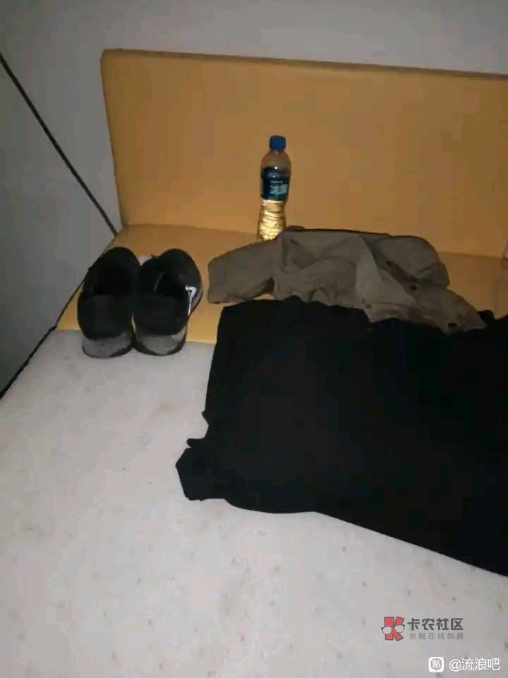 第一次感觉被冒犯了, 有点破防了Q 今年三十岁了,一直都是没心没肺, 上完班下班玩游99 / 作者:天空的时候给我 / 第一次感觉被冒犯了, 有点破防了Q 今年三十岁了,一直都是没心没肺, 上完班下班玩游99 / 作者:天空的时候给我 /