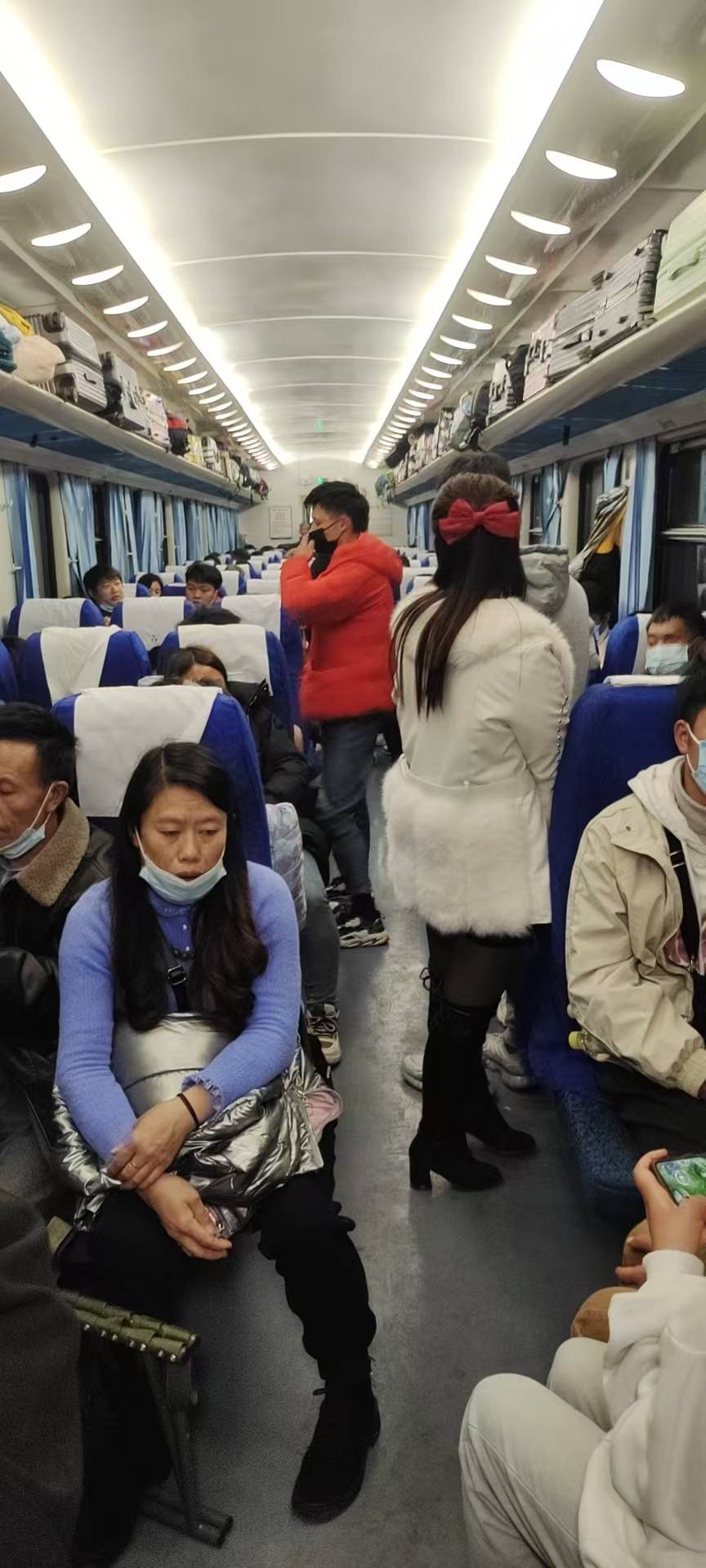 回家了，还有一个多月就过年了，回家躺着也是噜毛，在广东噜毛还要交房租费每天伙食费89 / 作者:我不是懒人窝的 / 