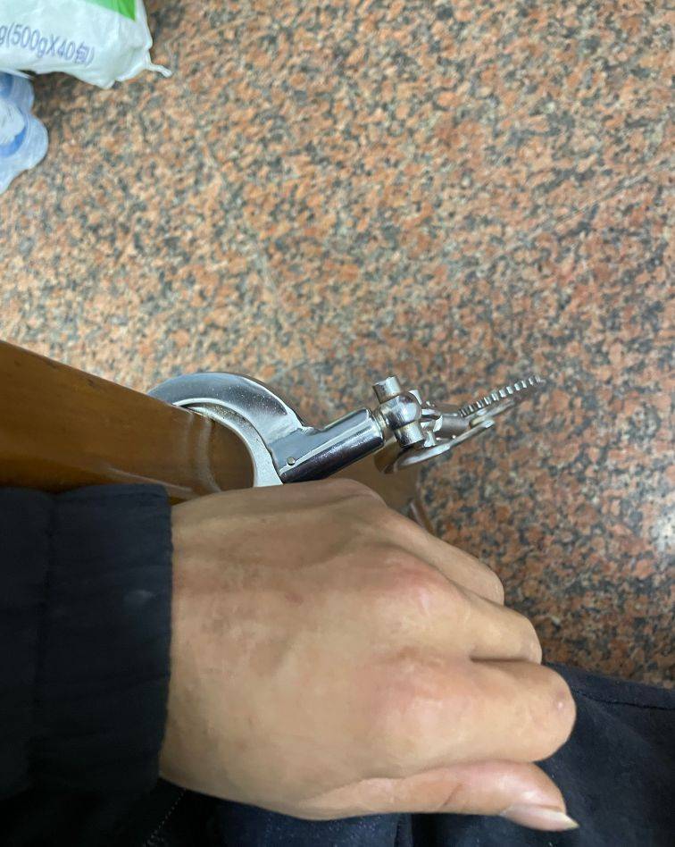 TMD卡农不能看，全是du，红了就发白了又发管理不管管，戒du大半年了看有du说在668白嫖100 / 作者:白保国 / 