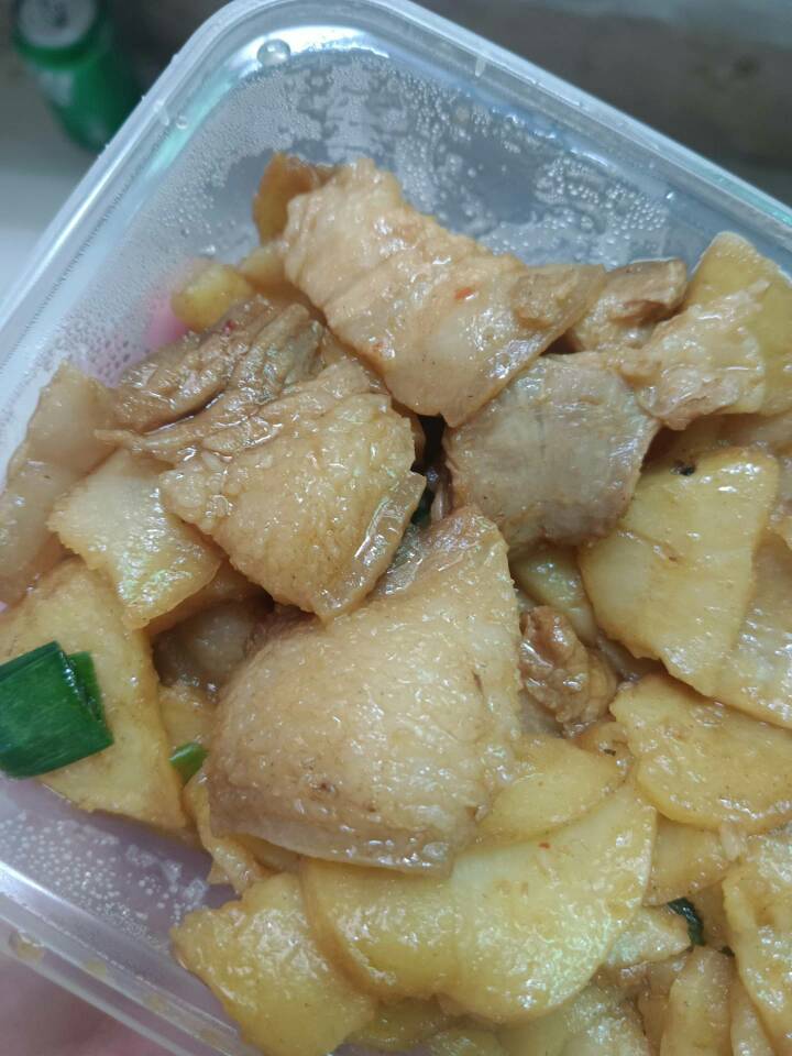 我看见这肉吃不下，餐退给商家了，还不能退款了？

还白嫖？那像你们故意放异物在餐里25 / 作者:朱铁胆 / 