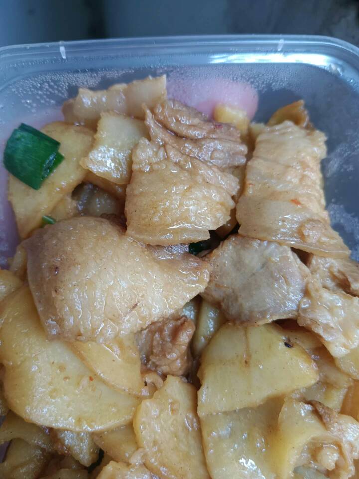 我看见这肉吃不下，餐退给商家了，还不能退款了？

还白嫖？那像你们故意放异物在餐里81 / 作者:朱铁胆 / 
