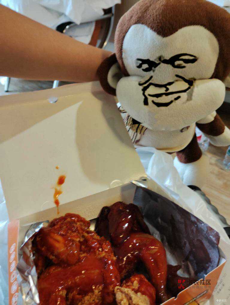 吃个糖糖，你好凉凉，么么哒，爱你们哟。今天是我猴子哥和小熊妹的新婚，祝我们新婚快69 / 作者:2022发发发 / 