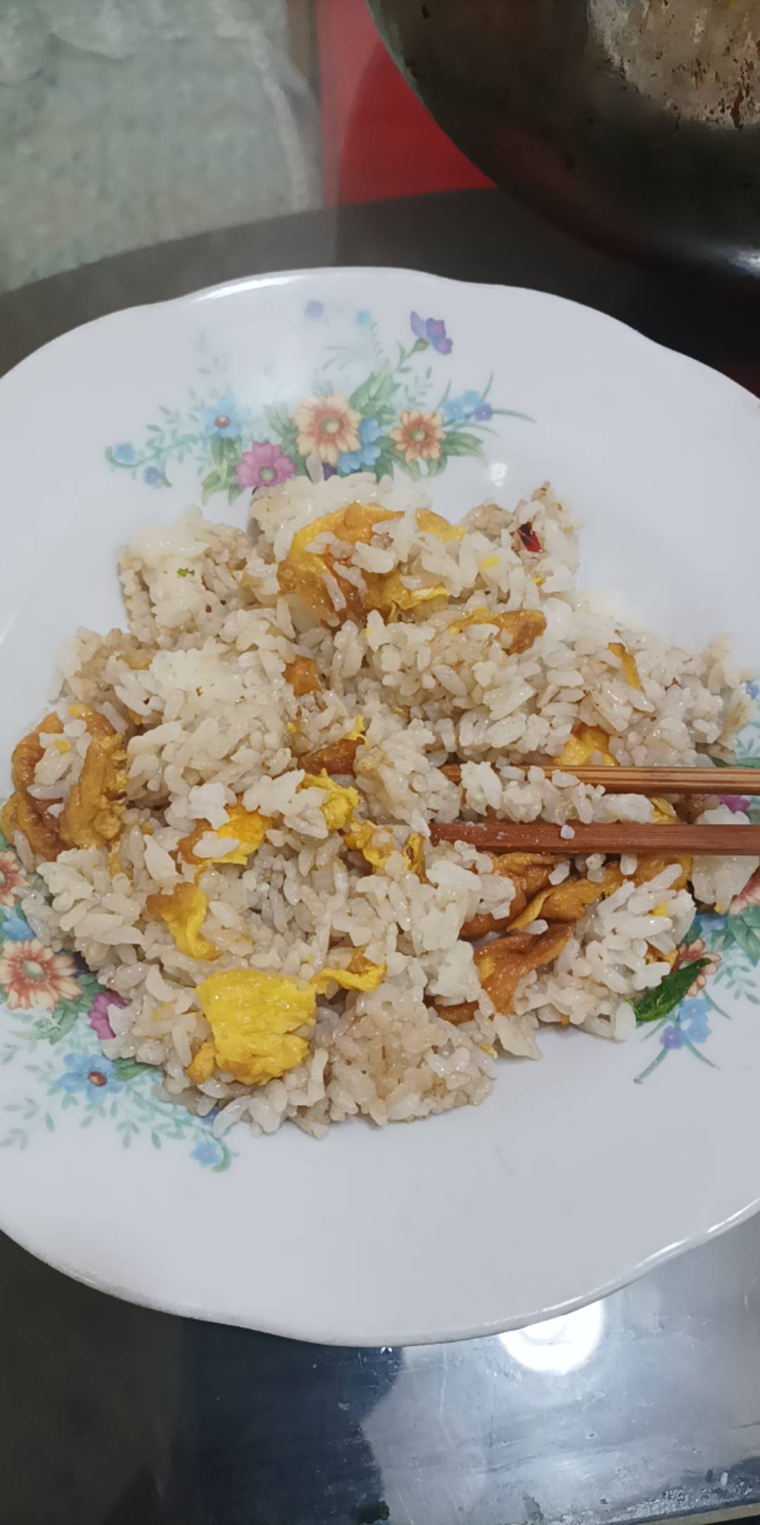 今晚真挂壁饭

土鸡蛋炒饭，中午没吃完的小白菜

红油豆腐乳




21 / 作者:朝歌夜弦 / 