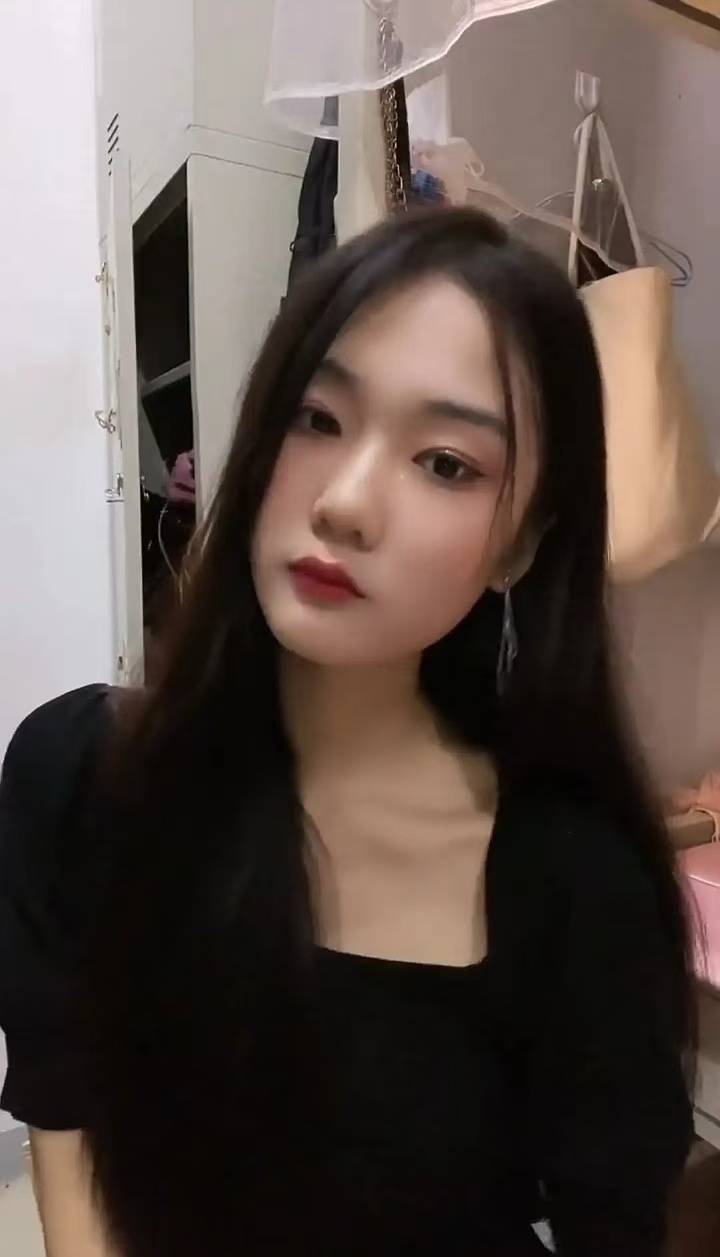饭同，一群饭同，大早上去解非柜，现在天黑了才回来，去了排队等号半个小时，叫号然后95 / 作者:混吃等死挂壁哥 / 