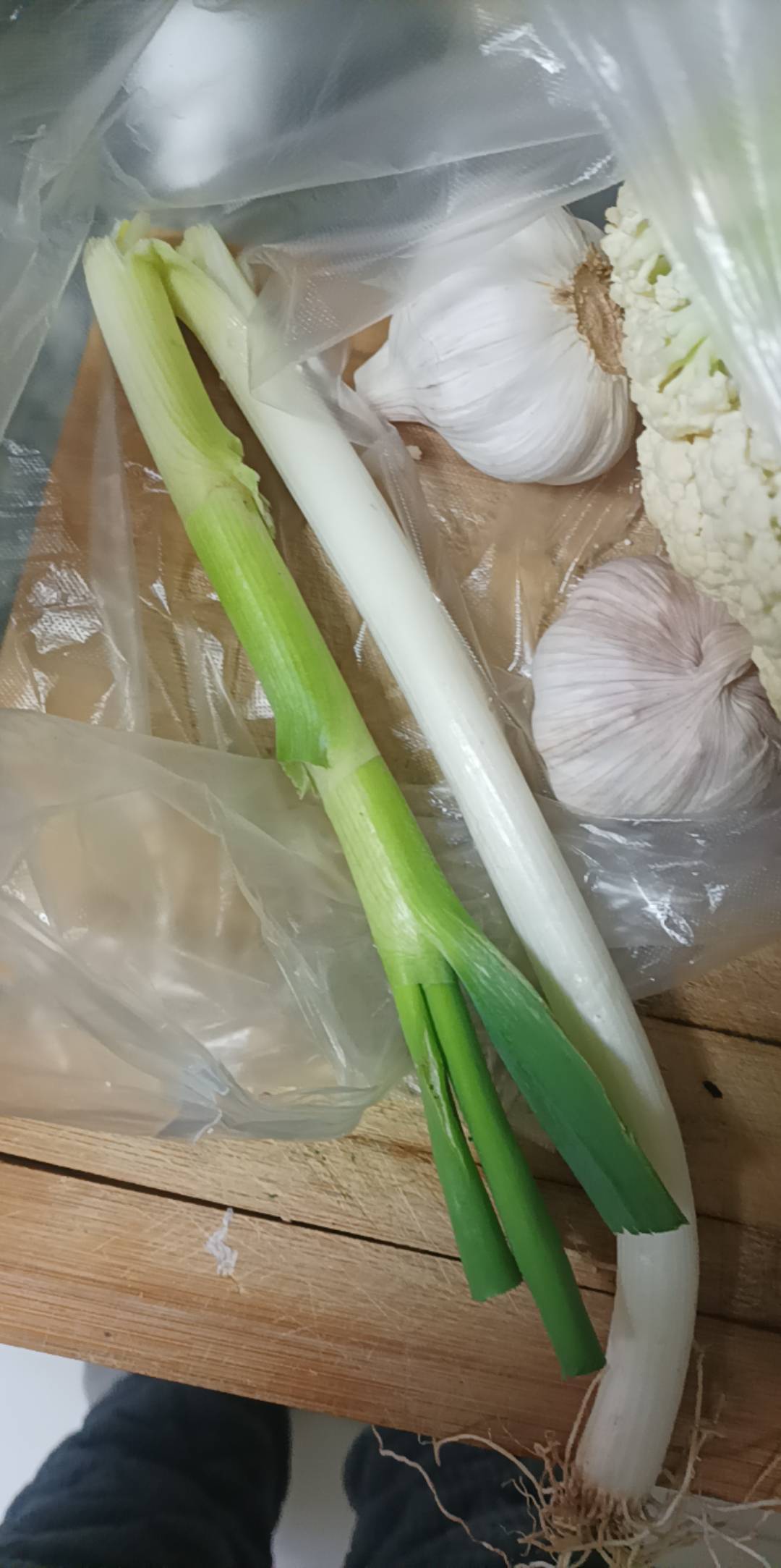 菜肉价疯涨，刚出去随便买买140没了

排骨28一斤就离谱，削皮芋头

鲜肉云吞抄手，美38 / 作者:朝歌夜弦 / 