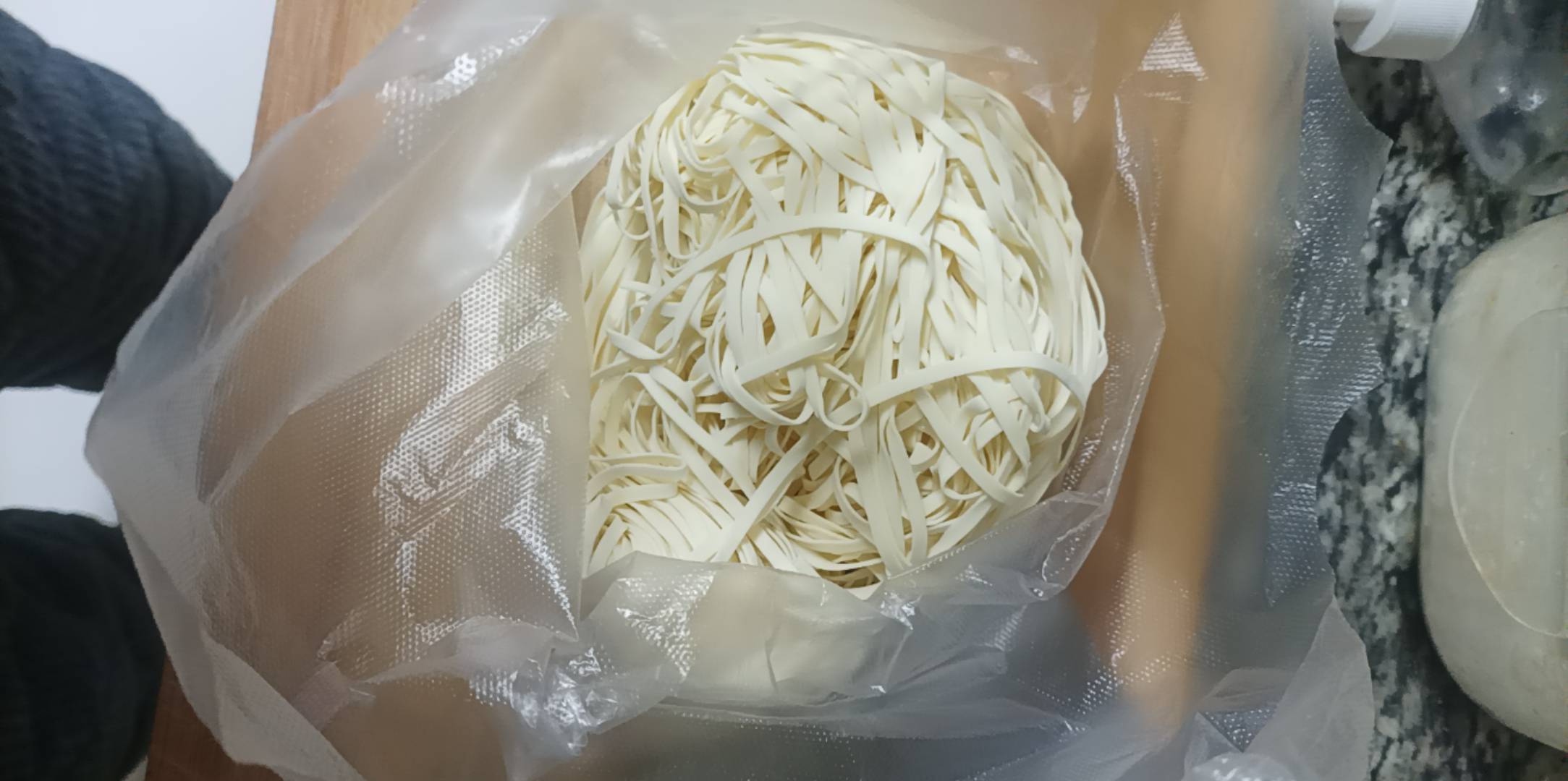 菜肉价疯涨，刚出去随便买买140没了

排骨28一斤就离谱，削皮芋头

鲜肉云吞抄手，美69 / 作者:朝歌夜弦 / 