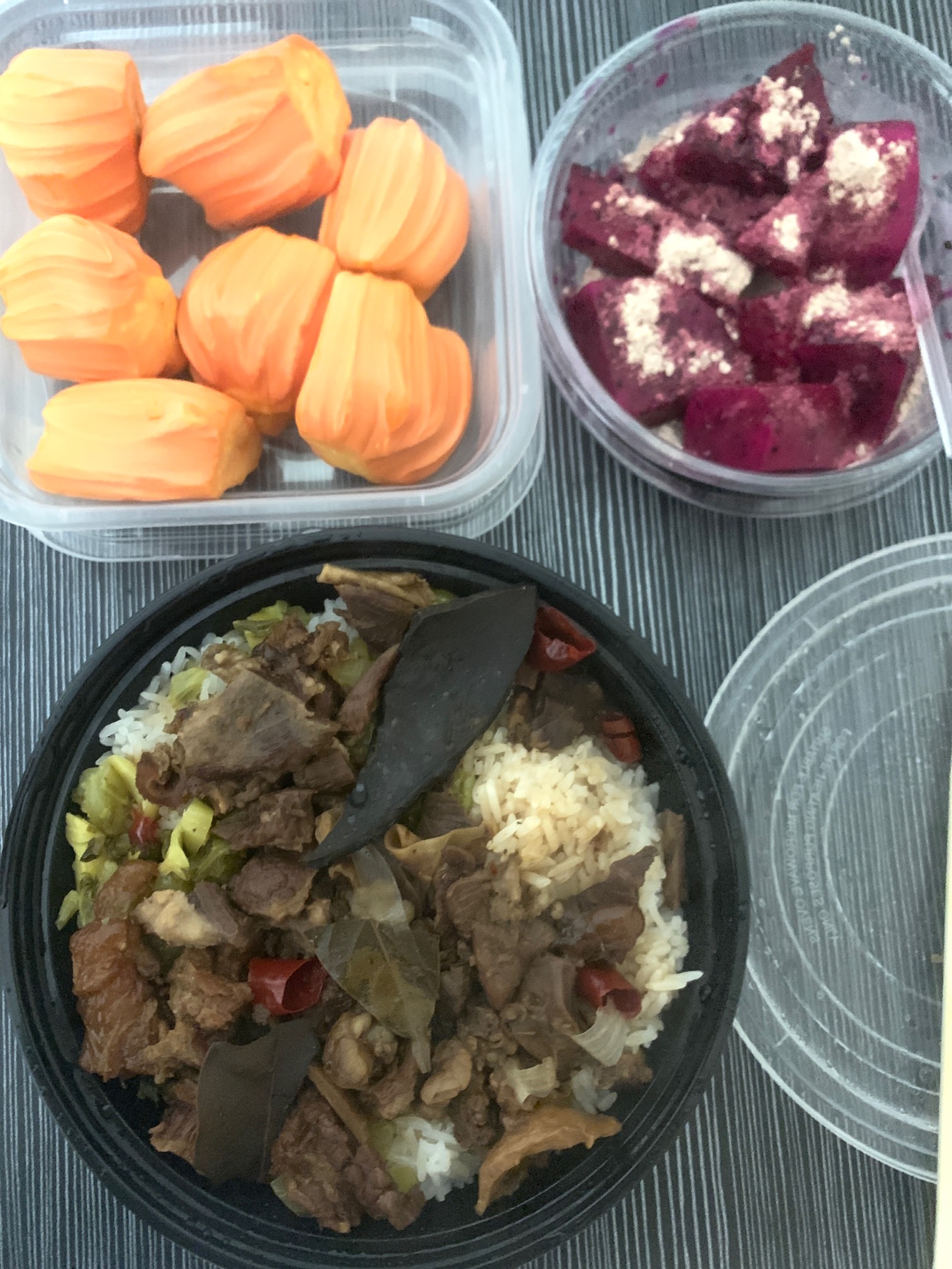 吃 老哥们 一块钱 

52 / 作者:小鬼是魔鬼 / 