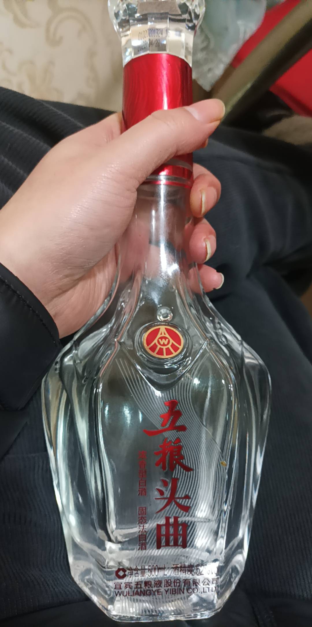 吃饭啦，香肠炒蒜苗

自己买的肉做的，放心吃

酱猪肘子，好吃的一批

五粮头曲，不要33 / 作者:朝歌夜弦 / 