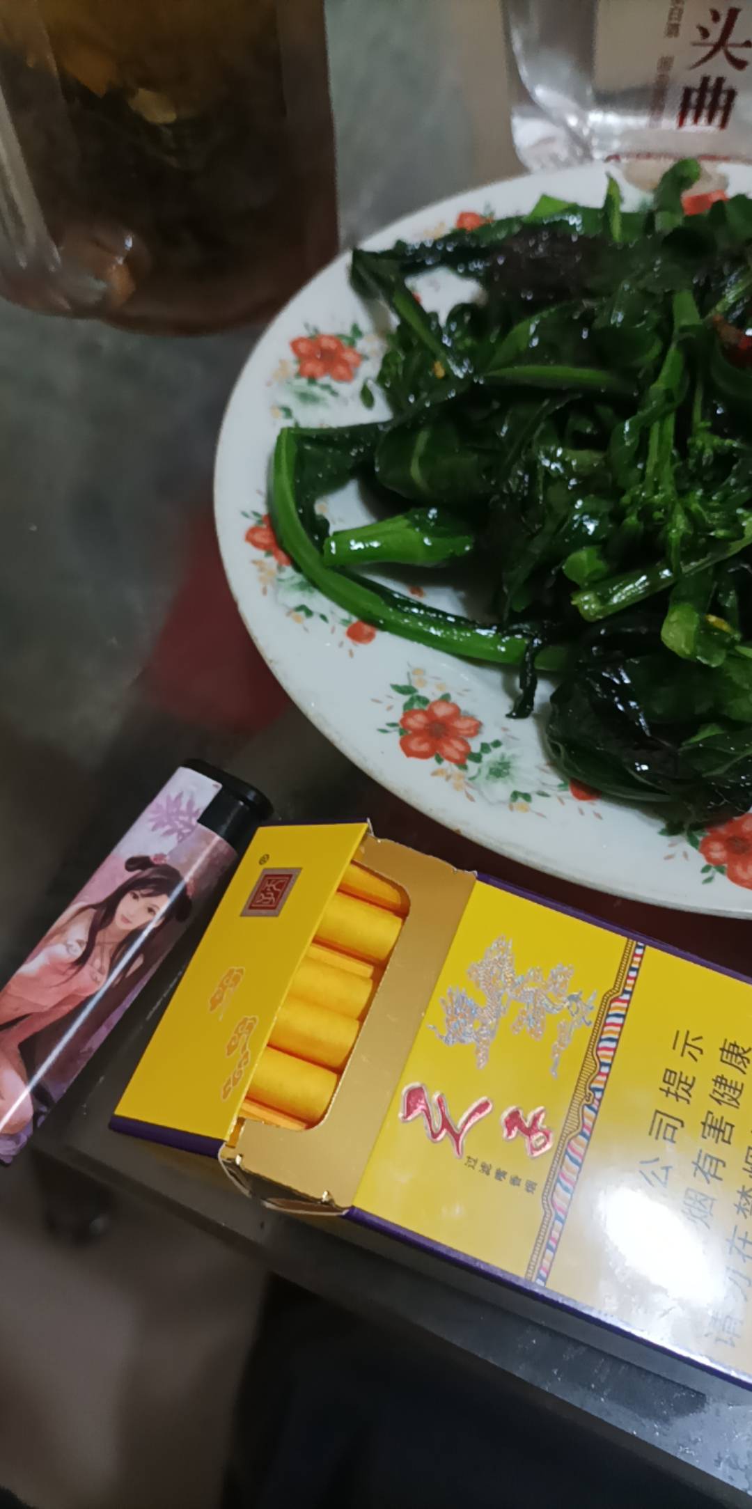 吃饭啦，香肠炒蒜苗

自己买的肉做的，放心吃

酱猪肘子，好吃的一批

五粮头曲，不要84 / 作者:朝歌夜弦 / 