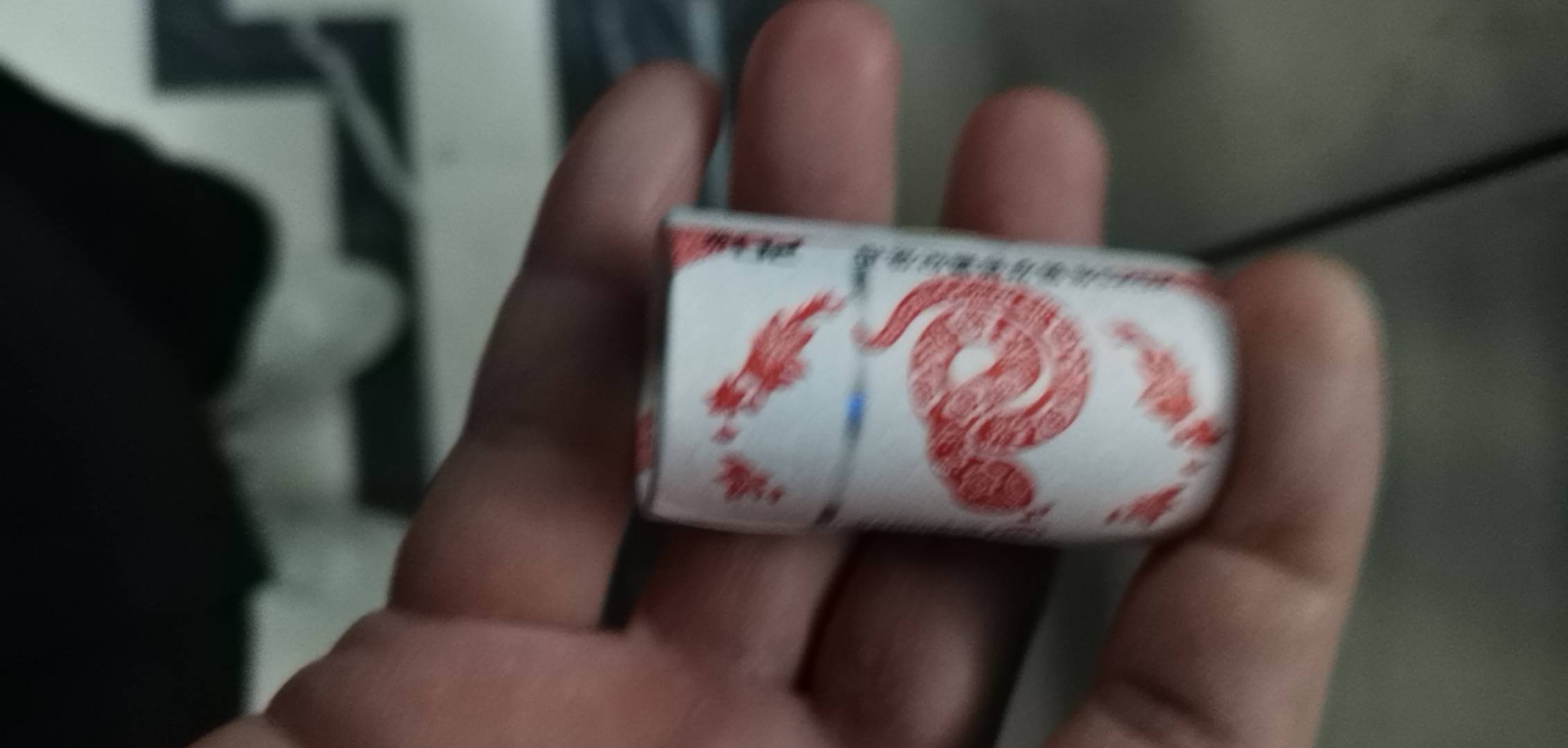 今天取钞一个人没有，老哥们何必呢排队几小时


29 / 作者:大雕哥哥 / 