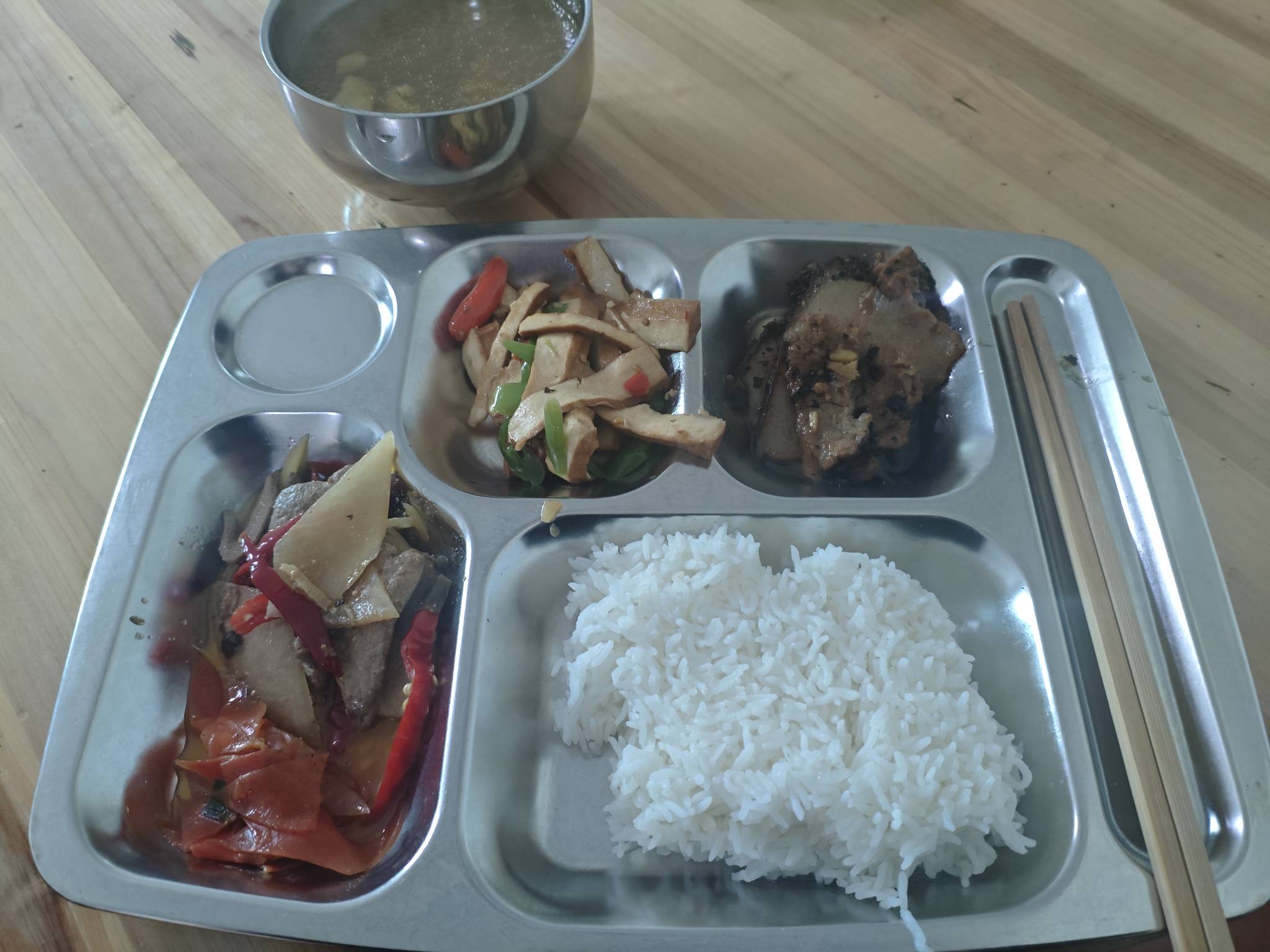 黑厂伙食。。

35 / 作者:猪猪侠大侠 / 