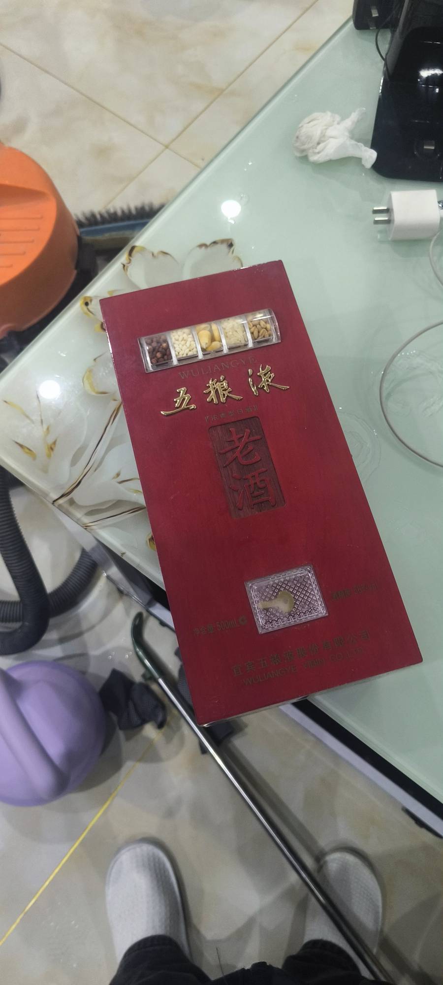 打扫卫生 发现个这个以前的酒 值多少

57 / 作者:猪头回来了 / 