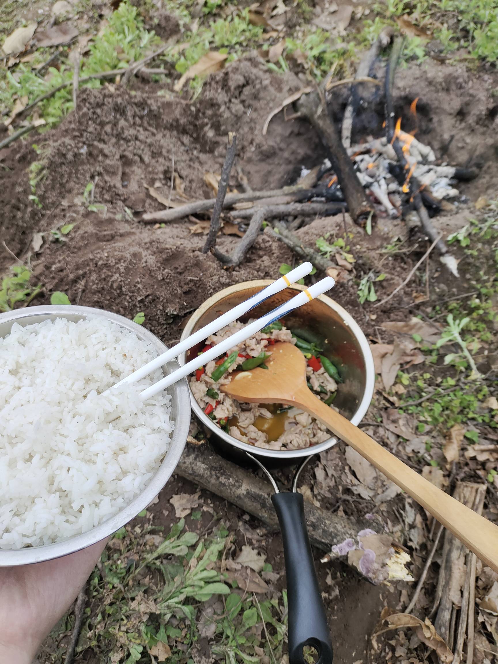 老哥们，吃饭了

36 / 作者:大家说我吗 / 