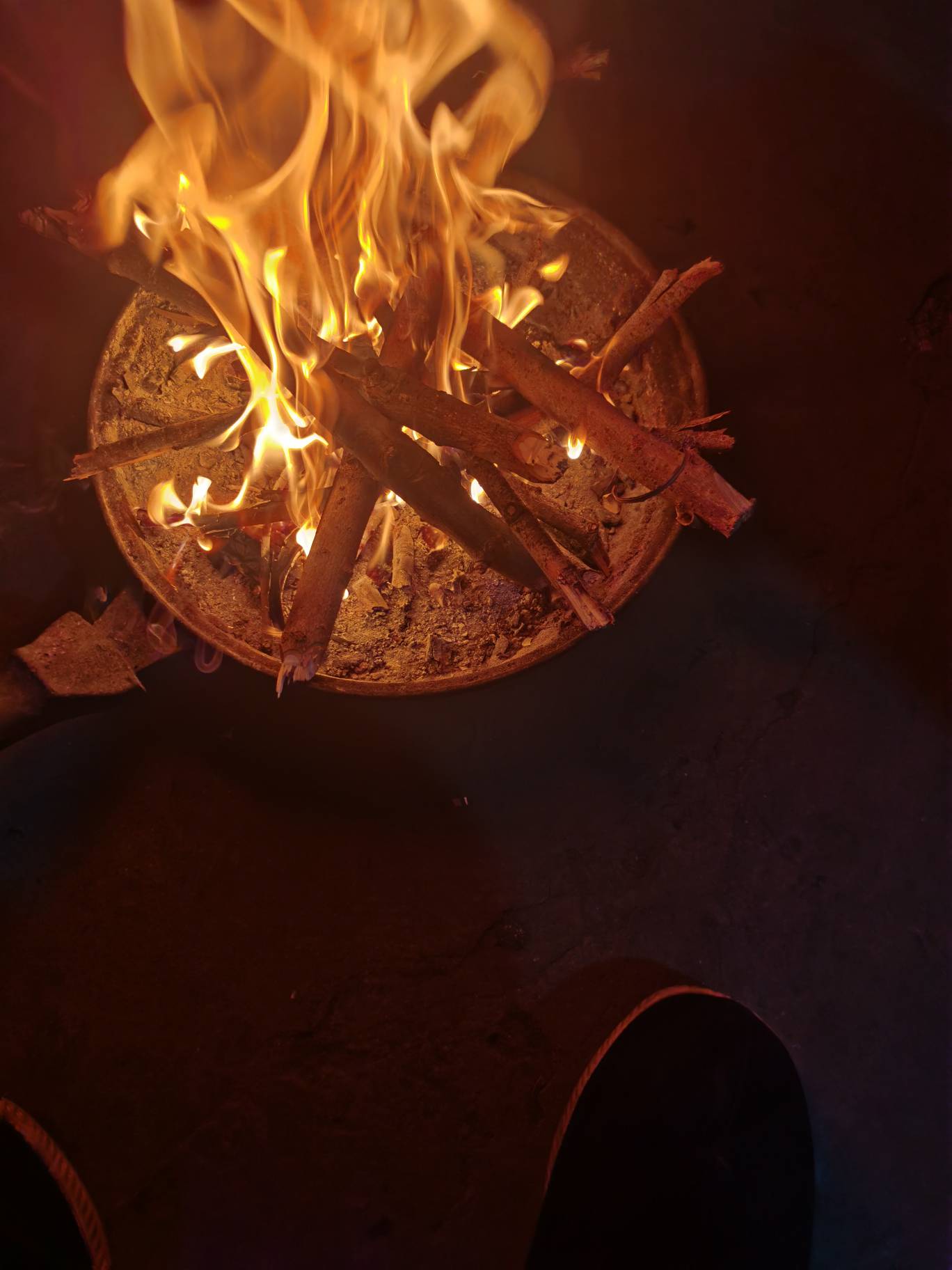 没有人比我惨了吧 没房子住 全身湿透 刚刚下雨跑了一路回到帐篷这里 


95 / 作者:pp你好 / 