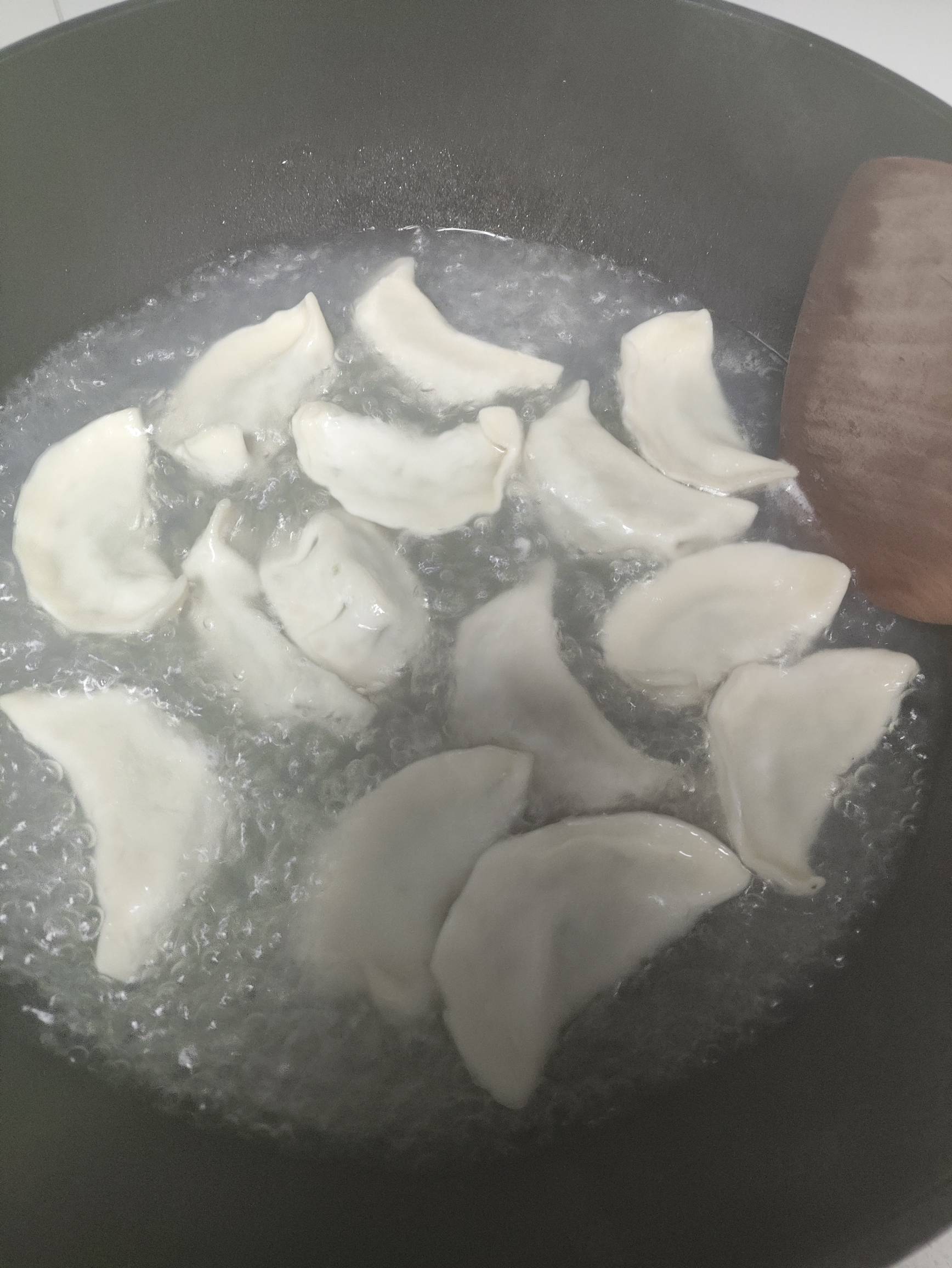 老妈包的饺子就是好吃


6 / 作者:回不到的过去丶 / 