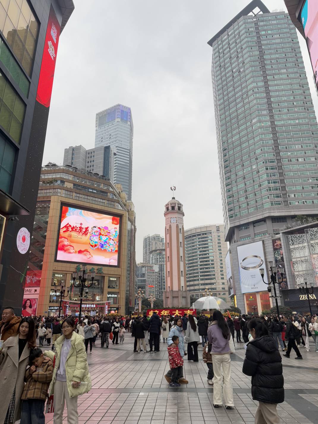 哪位老哥在重庆啊。可以不可以发个地标性的照片
23 / 作者:浅酌流年 / 