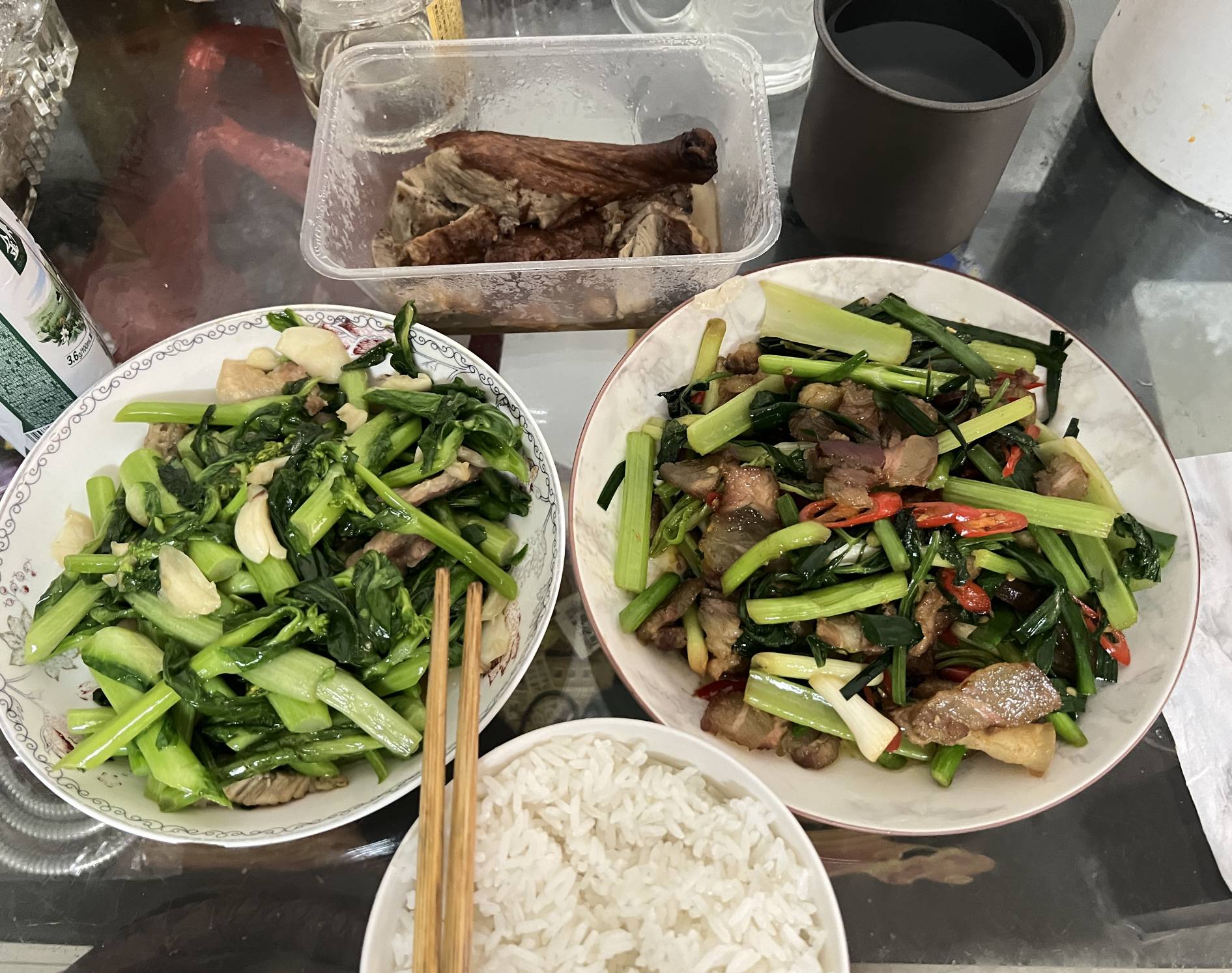 下雨的广东，吃饭了老哥，炒个青菜，过年带下来的腊肉，吃剩的烧鸭。

19 / 作者:作诗人 / 