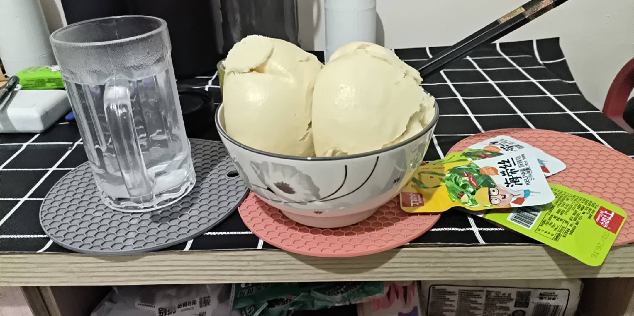 跑路了。虽然是瘫痪神厂。但是没工资啊，顶不住啊。好好好，一出厂到手200块。原本还54 / 作者:近视眼安慰奖 / 