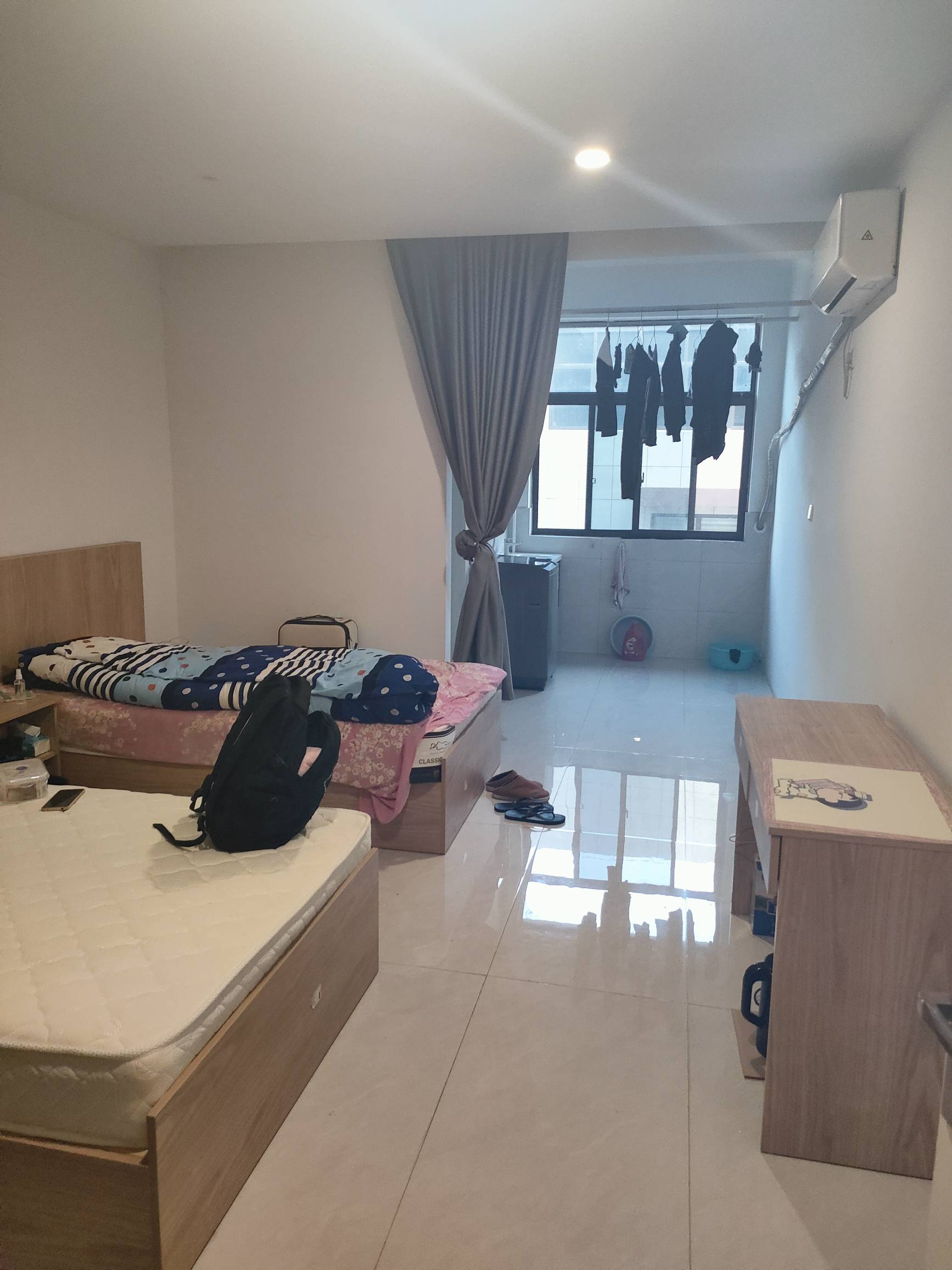 分厂宿舍了，老哥们，宿舍两人间，环境有几分？包吃住早八晚八中午休息一个小时，就是57 / 作者:又挂壁一天 / 