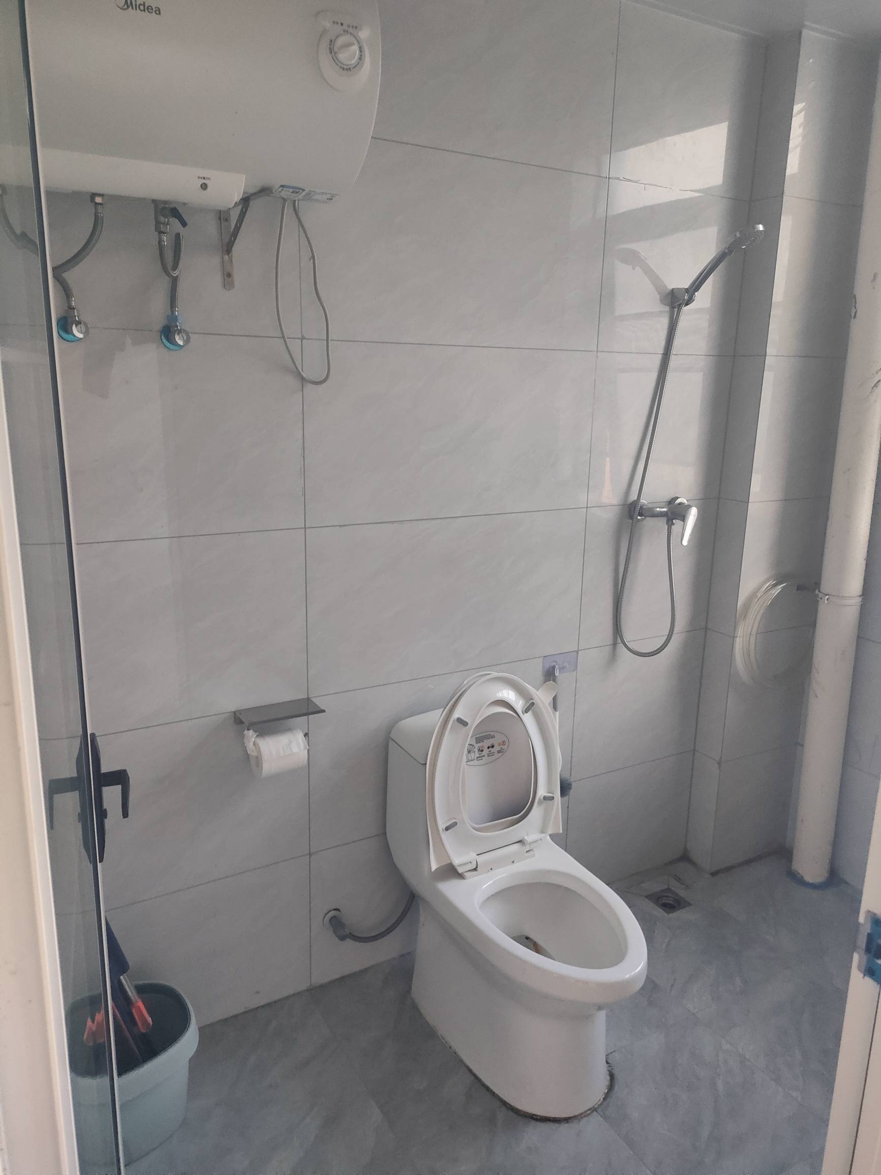 分厂宿舍了，老哥们，宿舍两人间，环境有几分？包吃住早八晚八中午休息一个小时，就是53 / 作者:又挂壁一天 / 