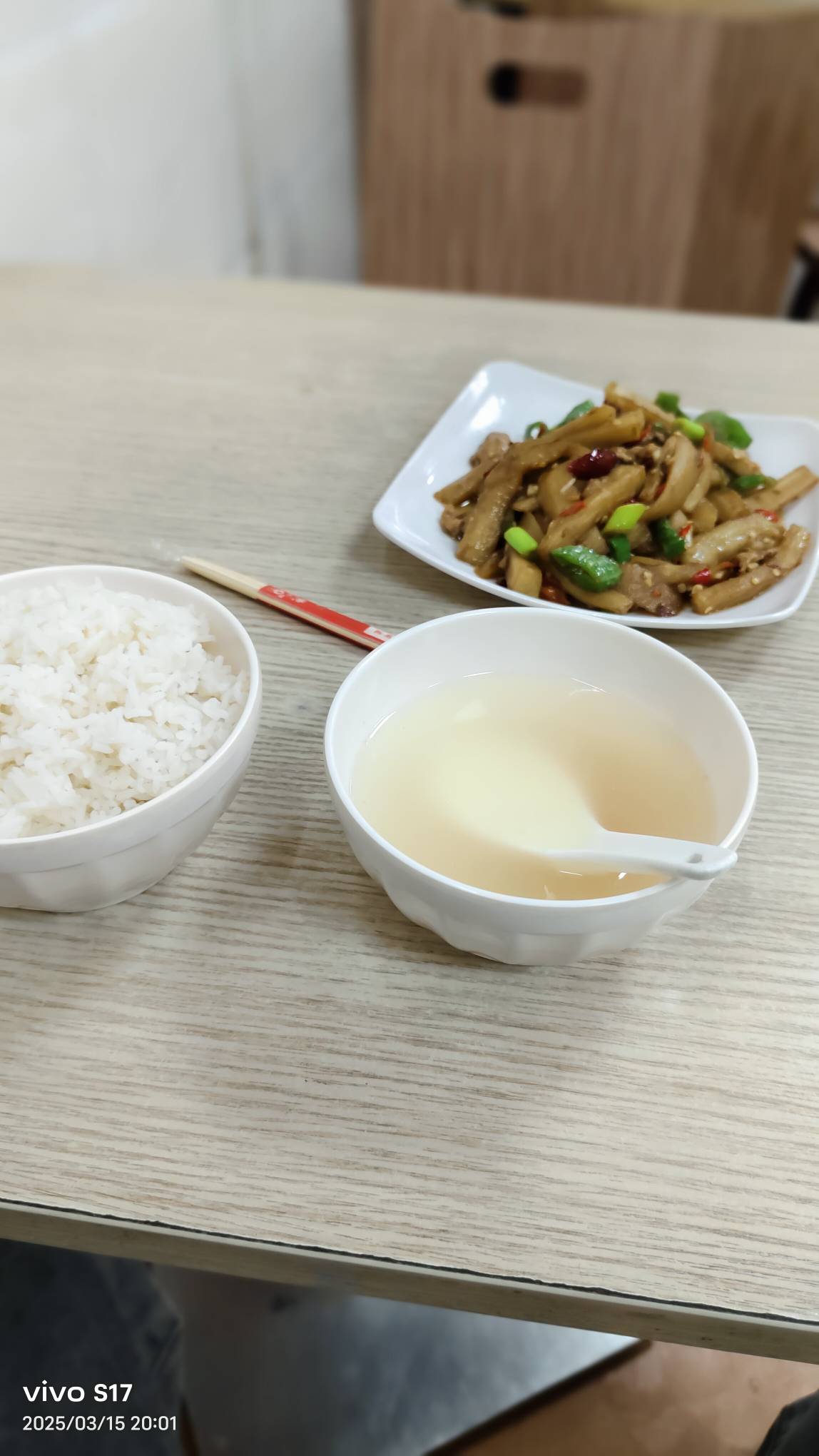 饿了一天，东拼西凑的，终于赚够了10多块钱，吃了一顿饭

38 / 作者:挂壁哥 / 